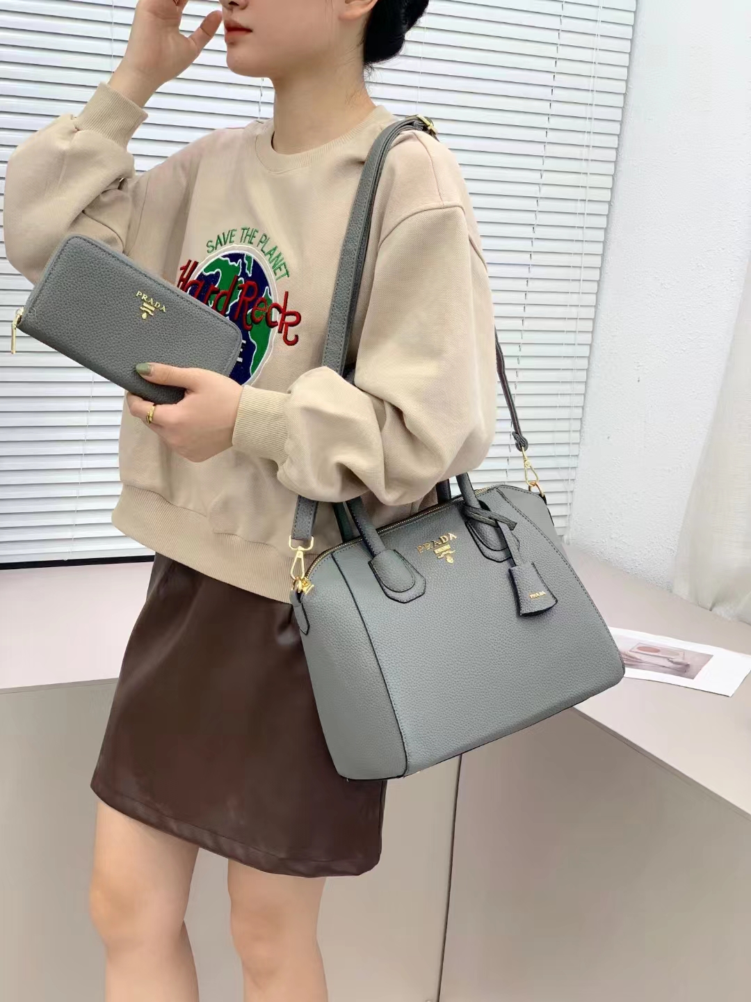 46.82$ Prada    code  404-6365-R gallery