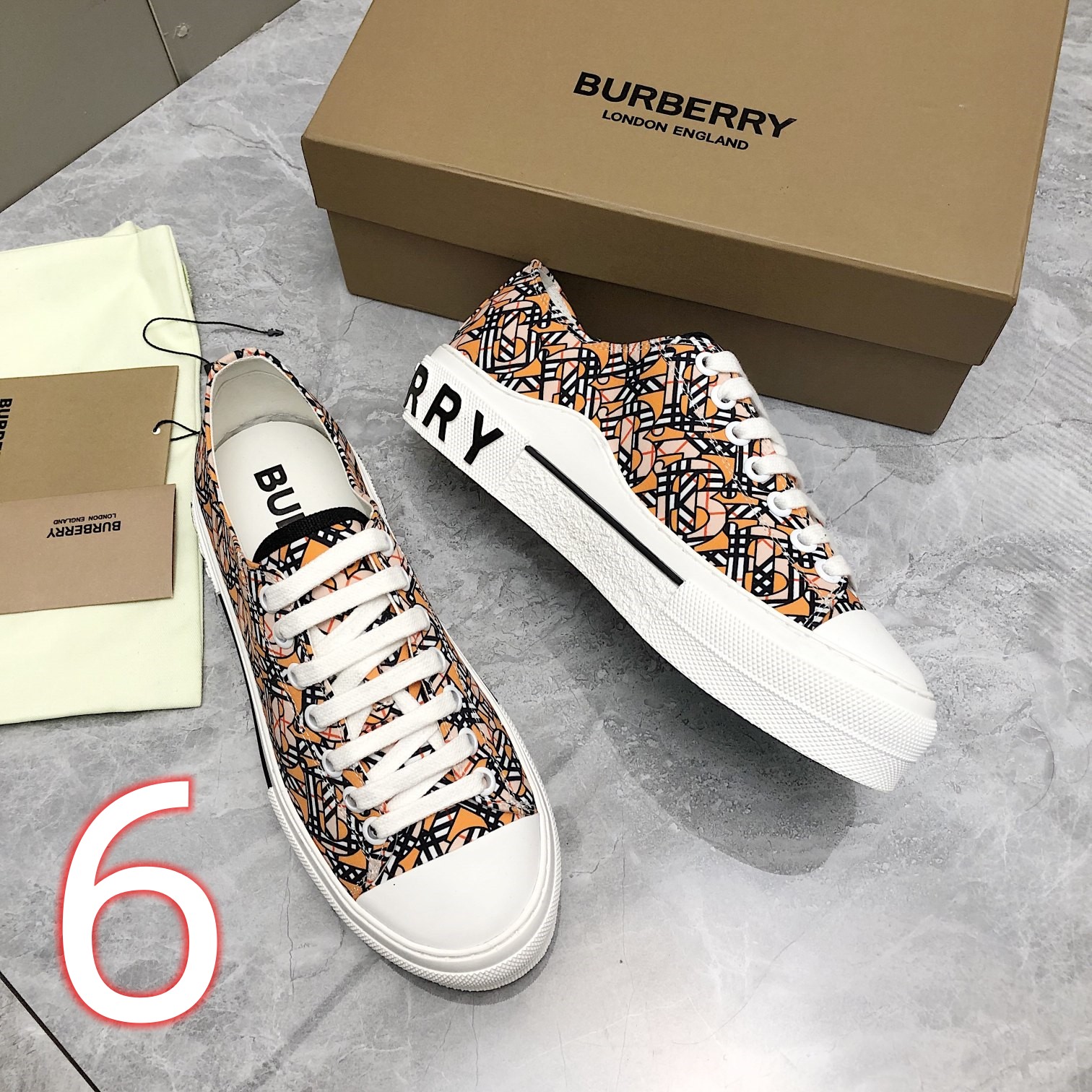 47.39$  BURBERRY     code 449-6892-R gallery