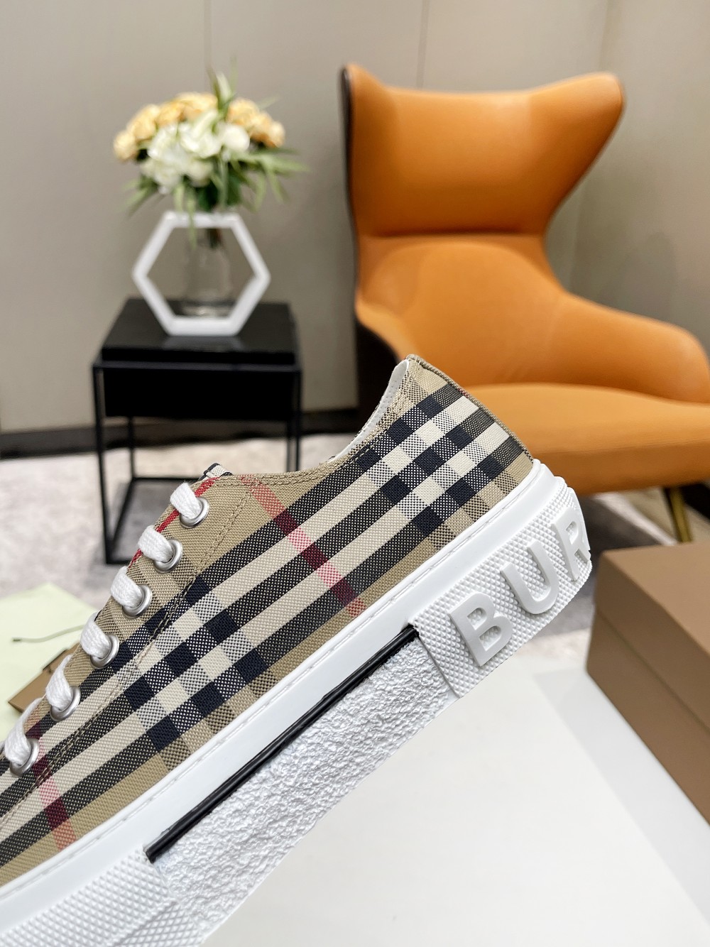 47.39$  BURBERRY     code 449-6892-R gallery