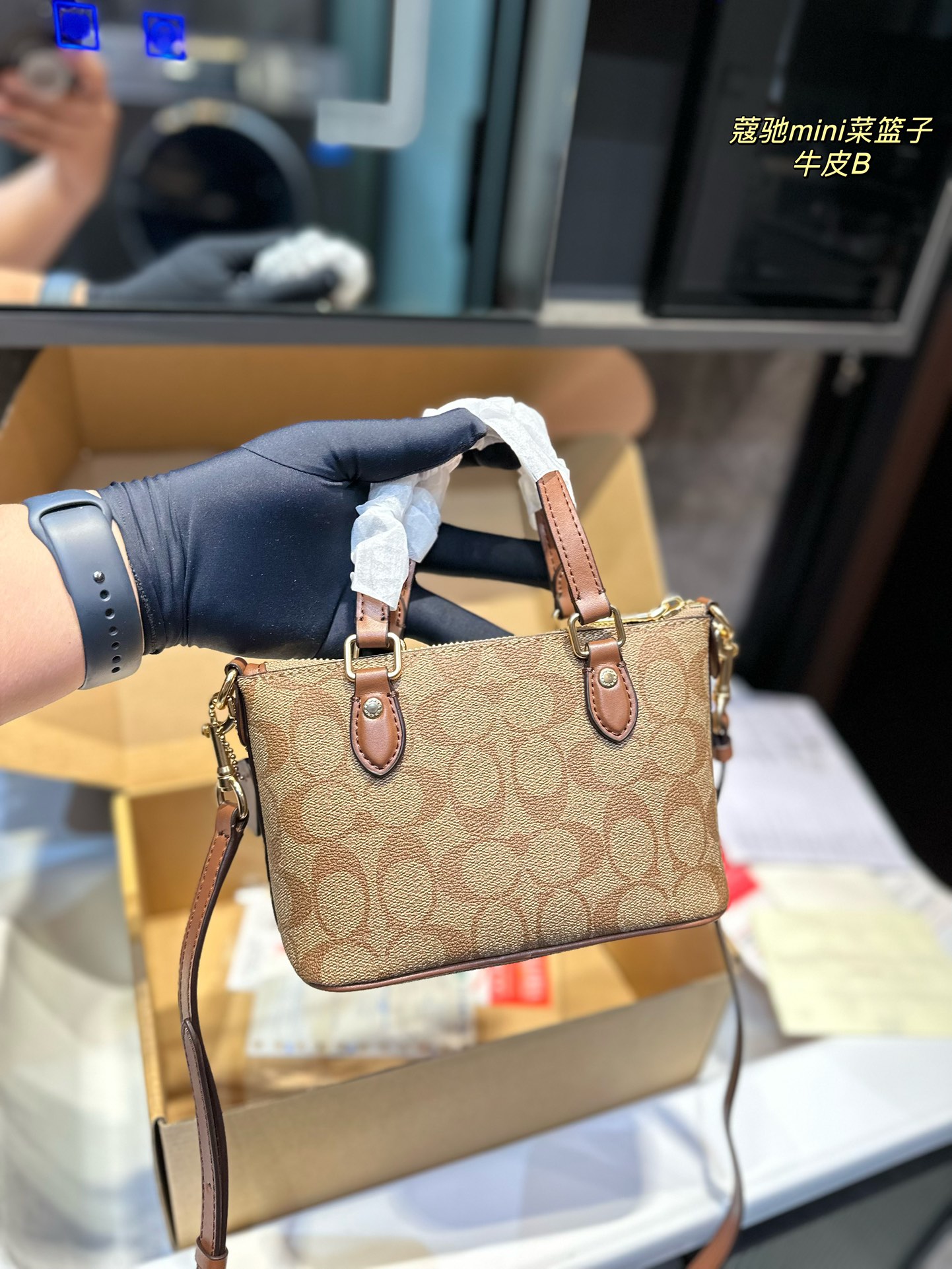 55$-Coach    9914-T gallery