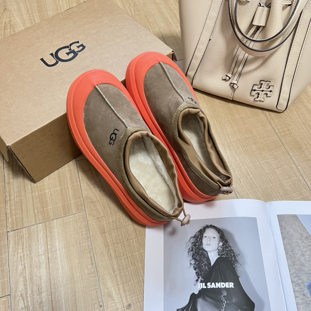 55$   Ugg Tasman Weather Hybrid    4428-M gallery