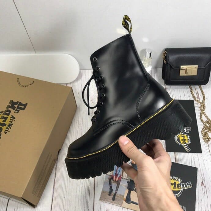 5946-Dr. Martens- 58.99$ gallery