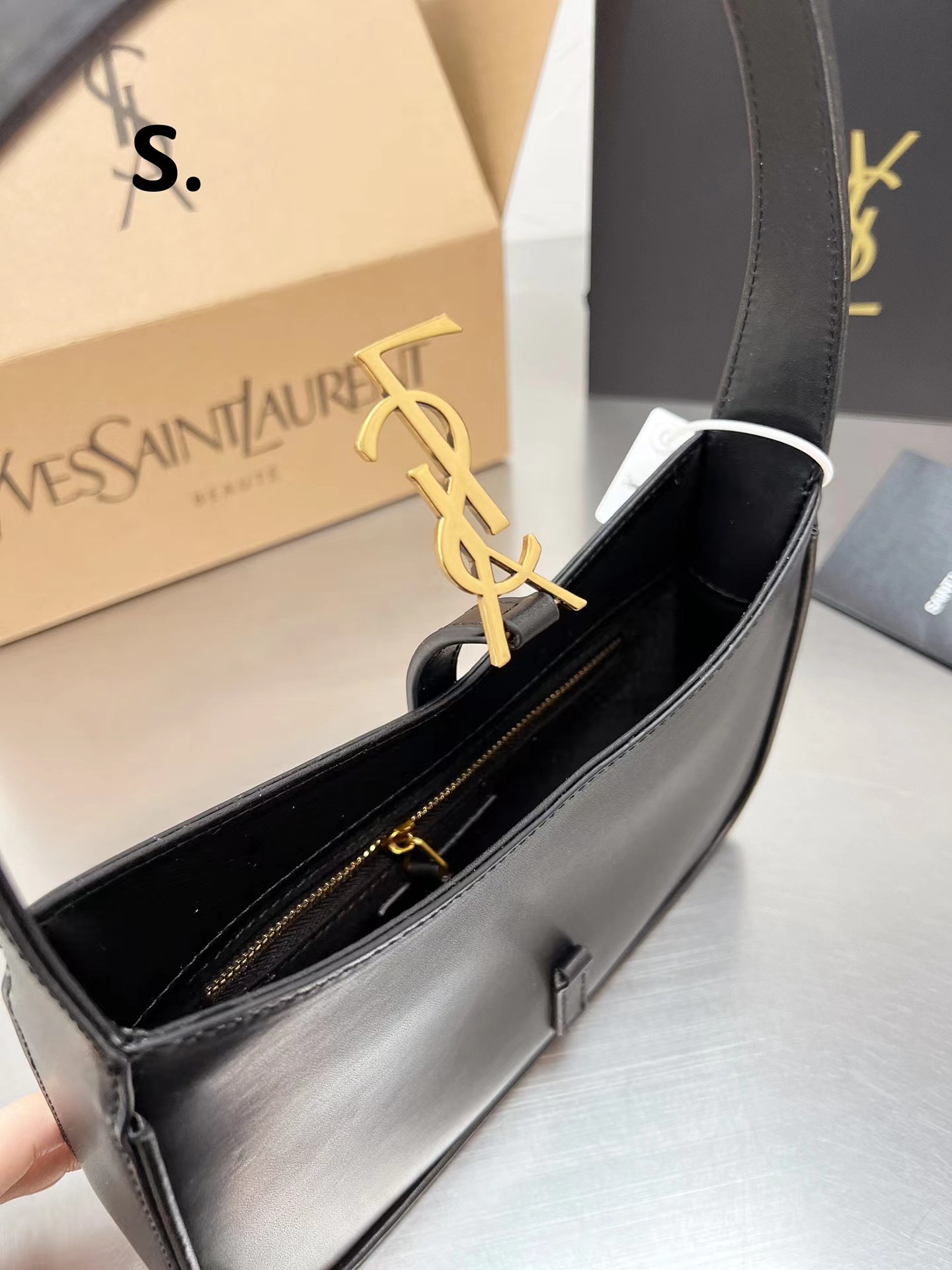 59.83$ YSL   code 472-6369-R gallery