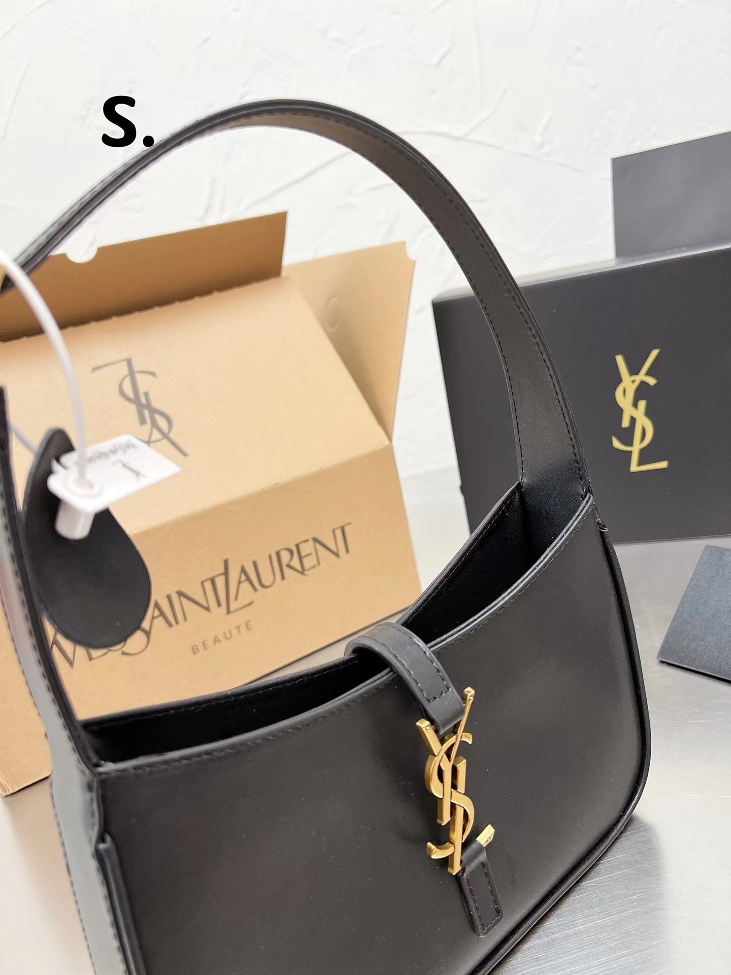 59.83$ YSL   code 472-6369-R gallery