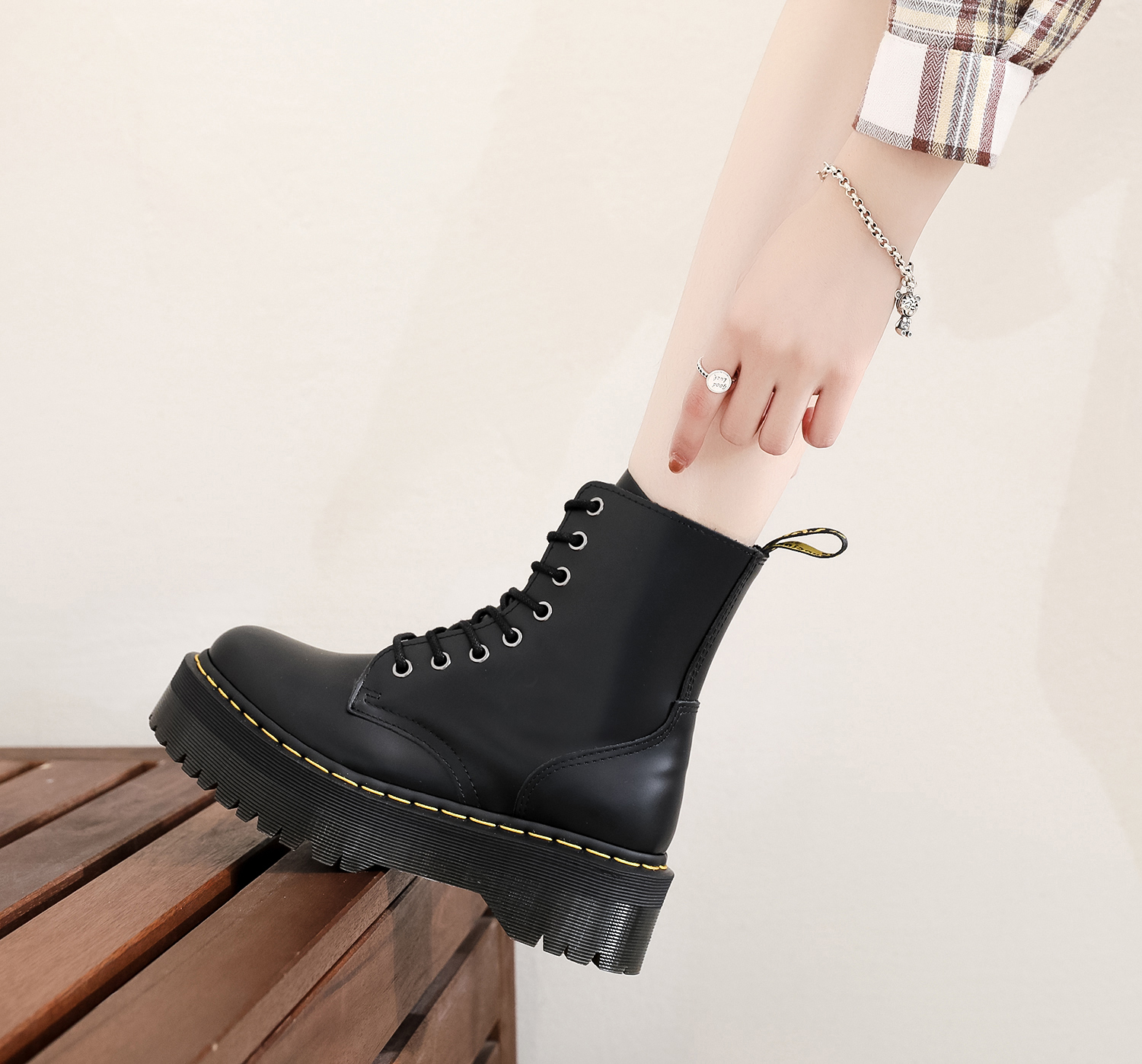 6555-Dr.Martens  59.51$ gallery