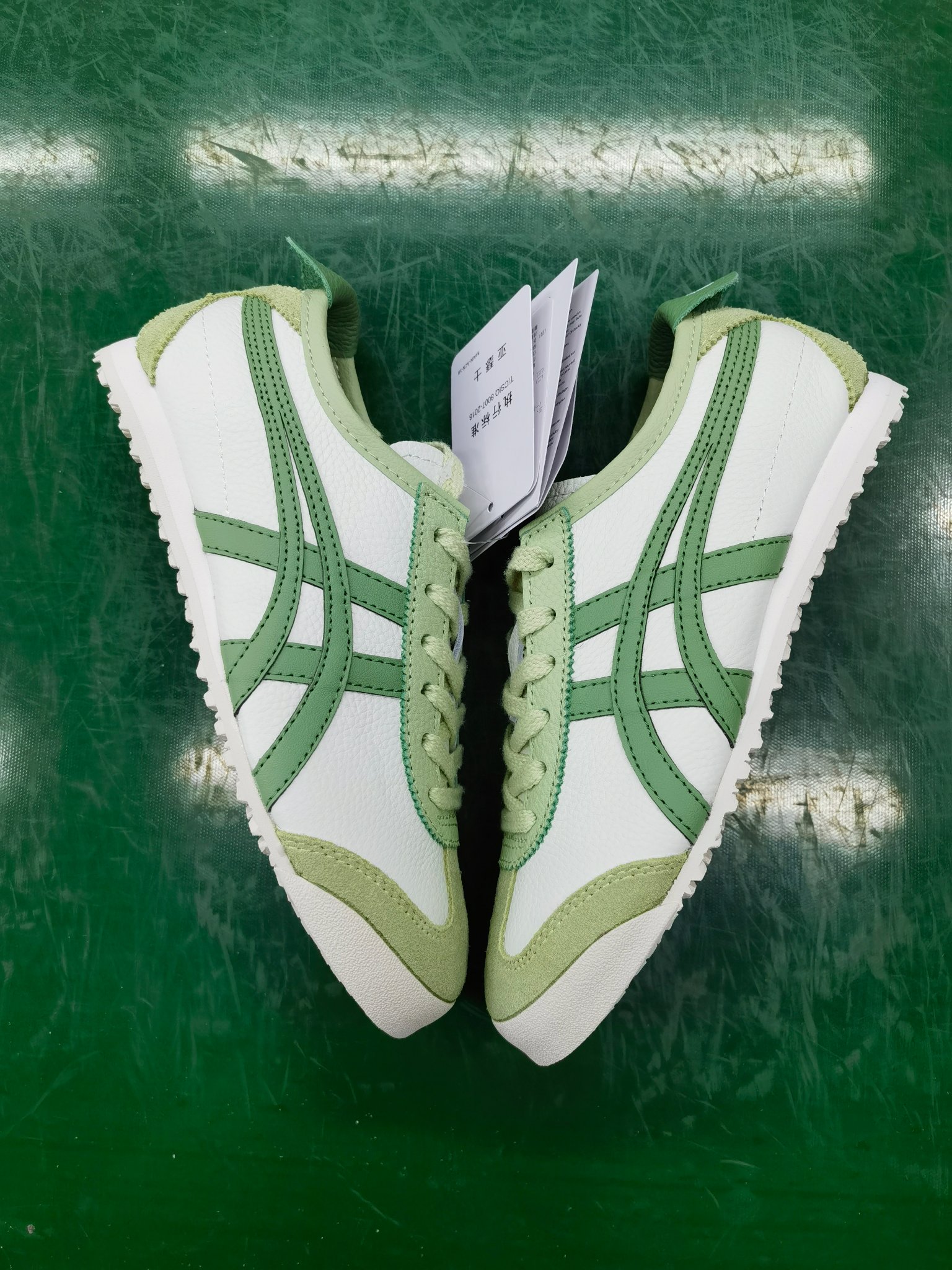 83850-Asics-480 gallery