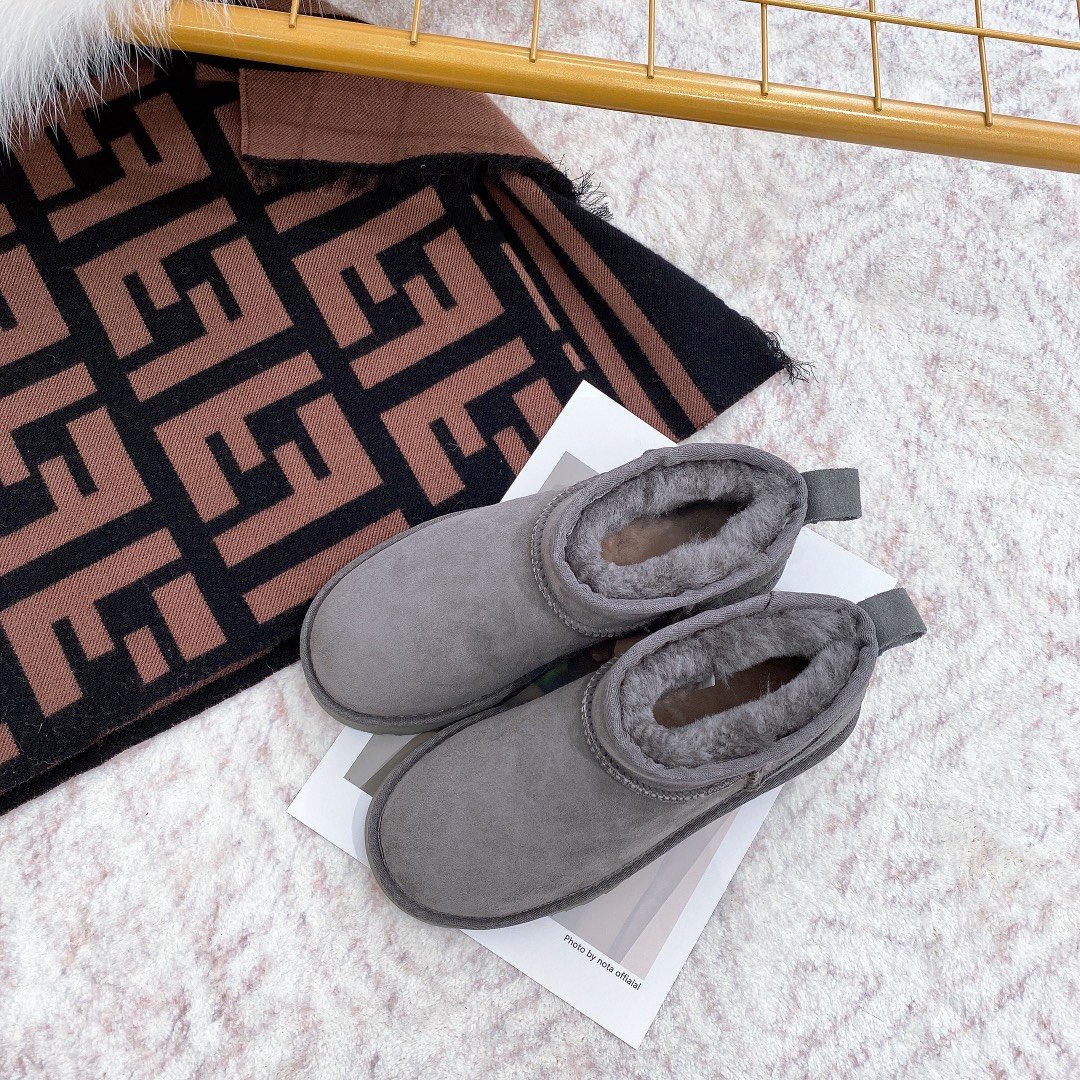 8709-T  49.51 UGG 1:1 gallery