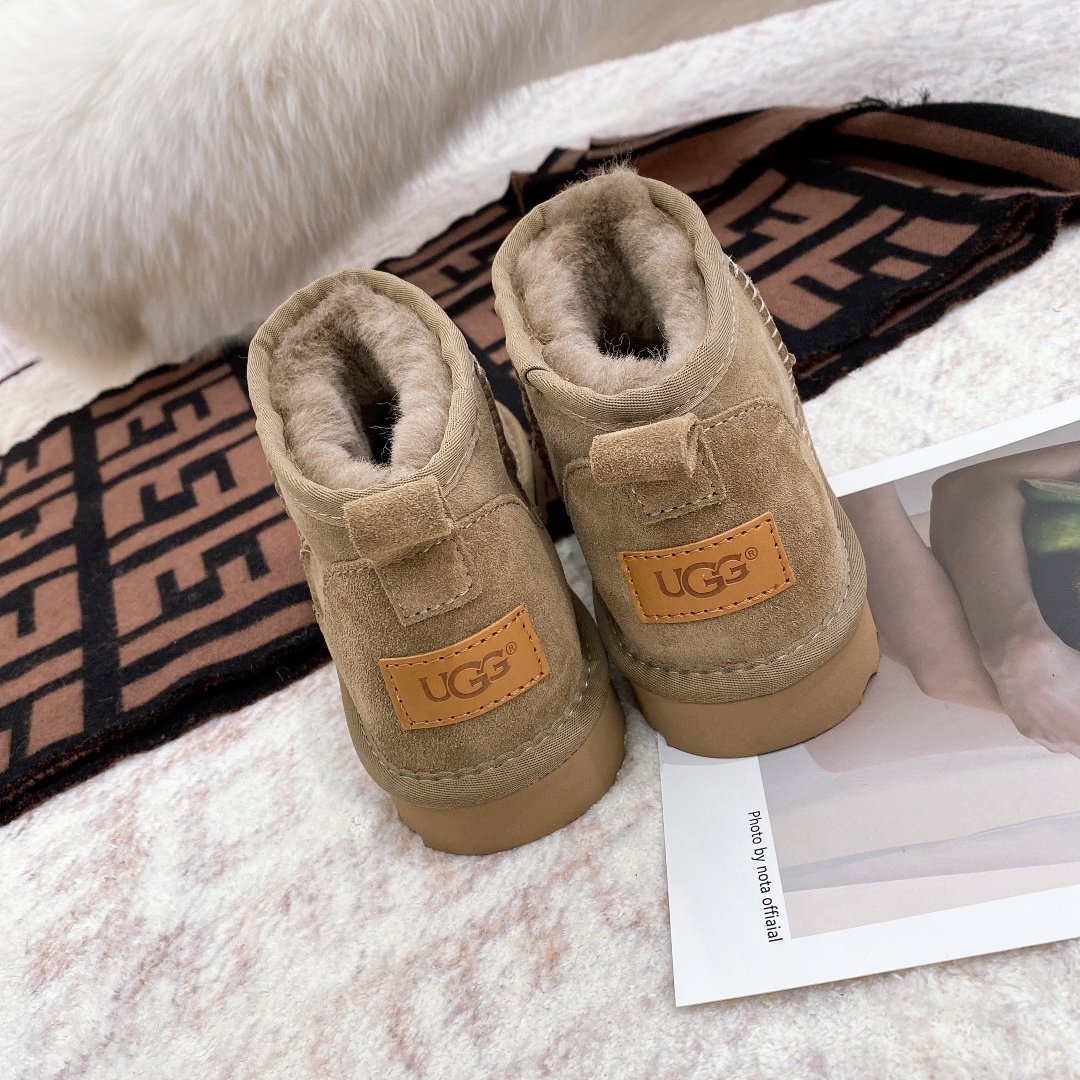 8709-T  49.51 UGG 1:1 gallery