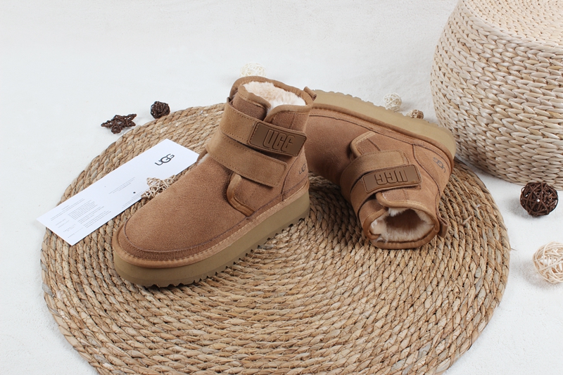 8829-T    $48.86 UGG gallery