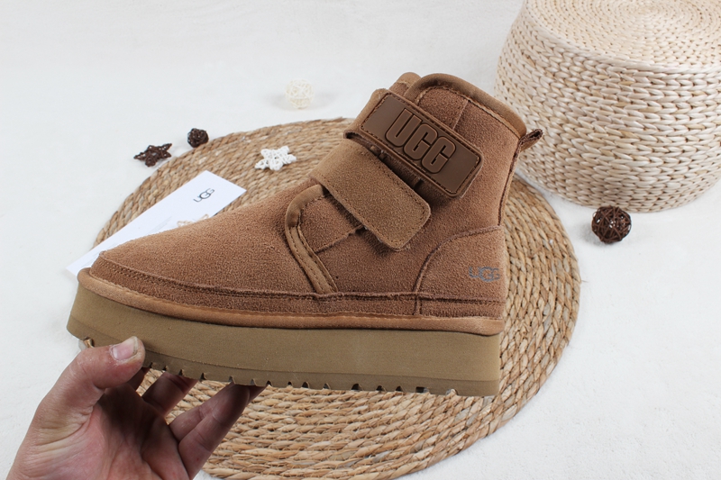 8829-T    $48.86 UGG gallery