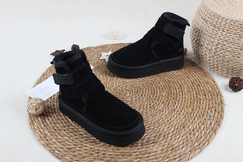 8829-T    $48.86 UGG gallery