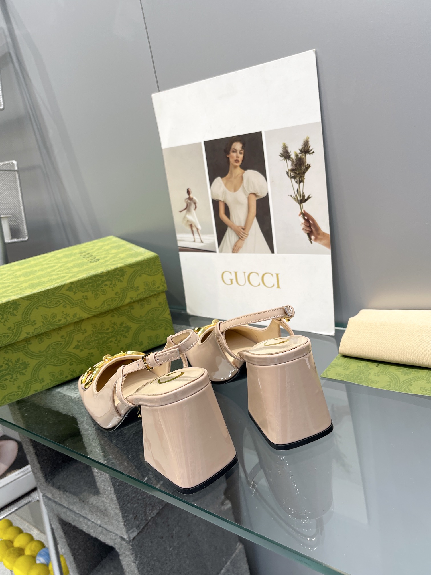 93556-Gucci-828 gallery