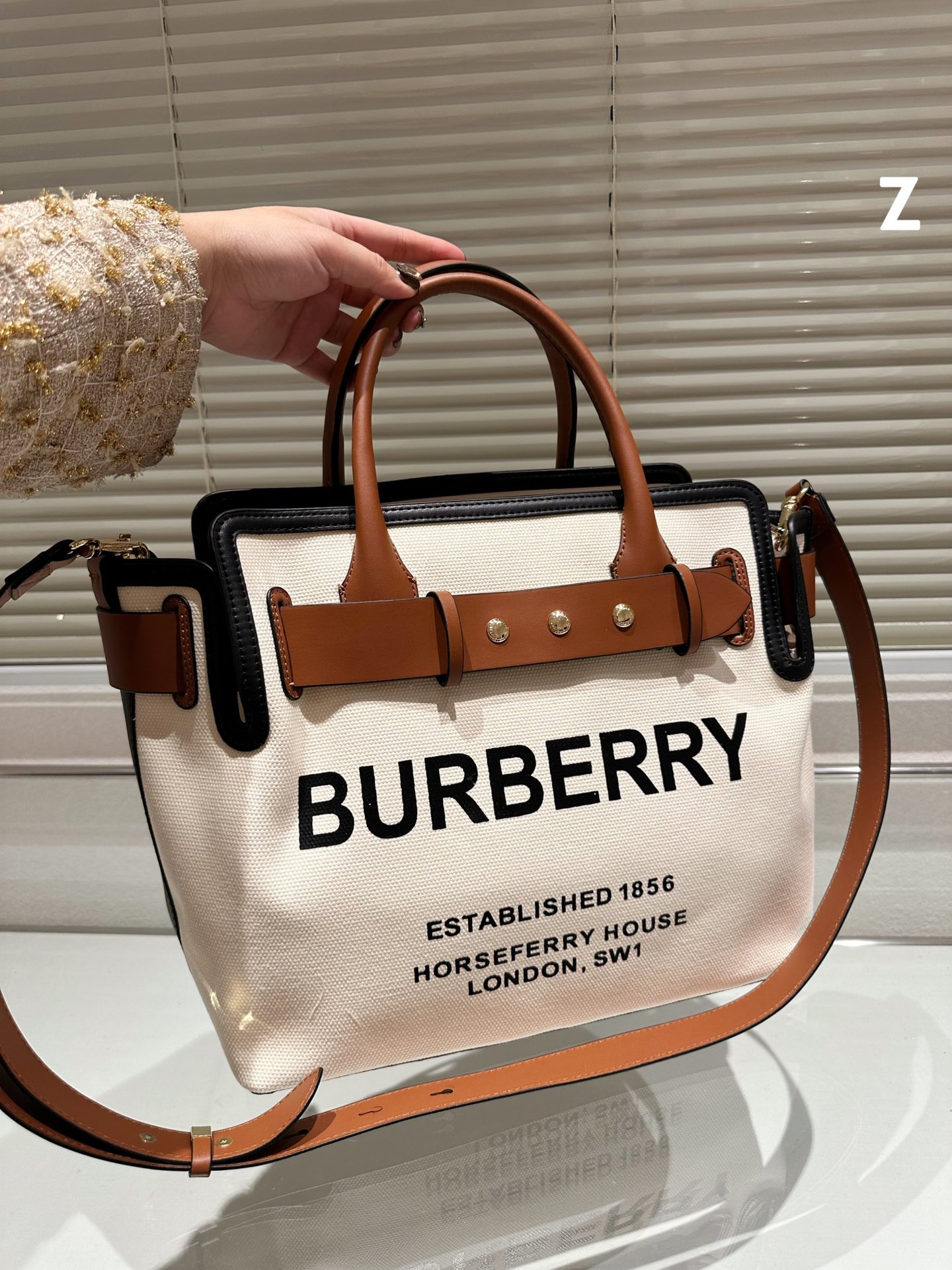 9397-T     BURBERRY   68$ gallery