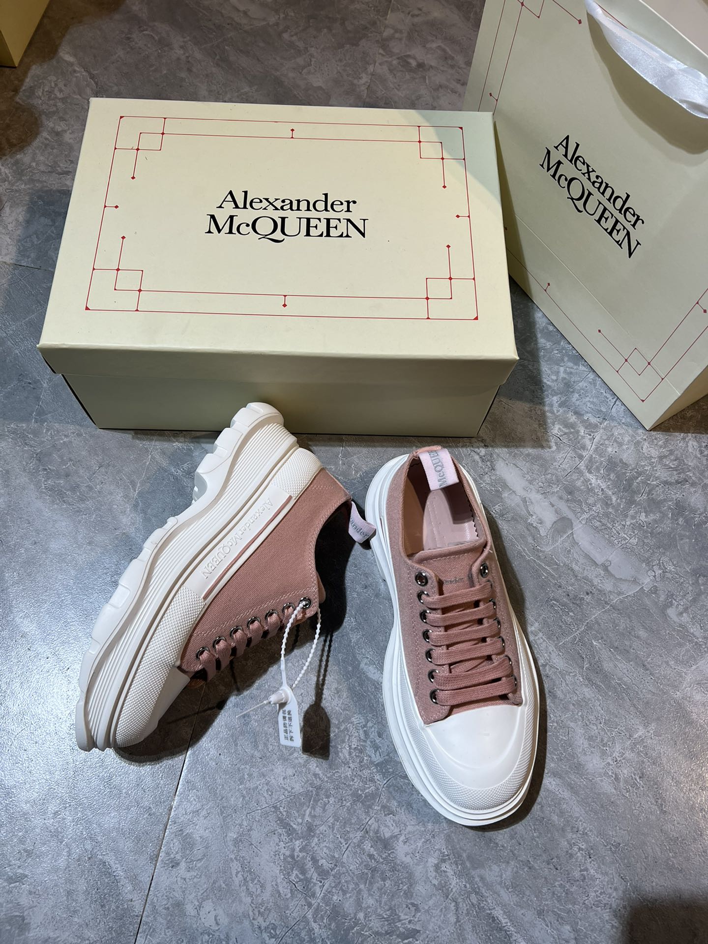 Alexander MQ 49.99$  code 343-6215-R gallery