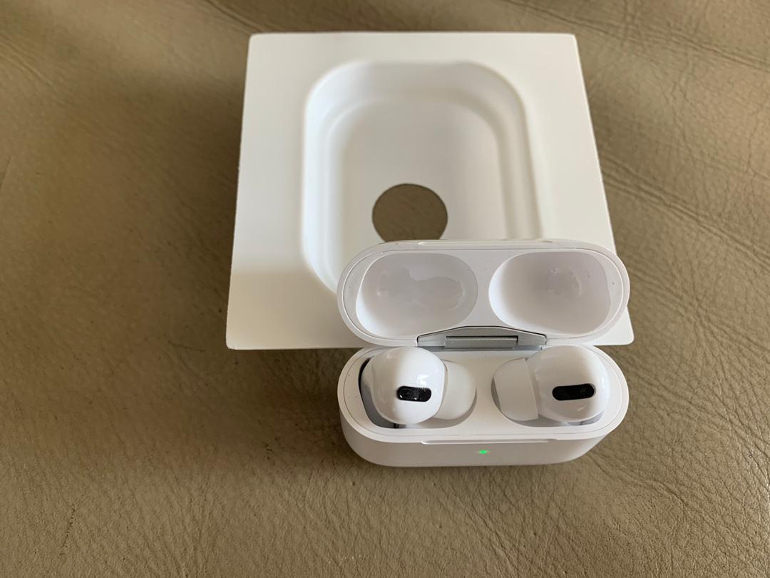 Apple headphones CODE 200-2536-F gallery