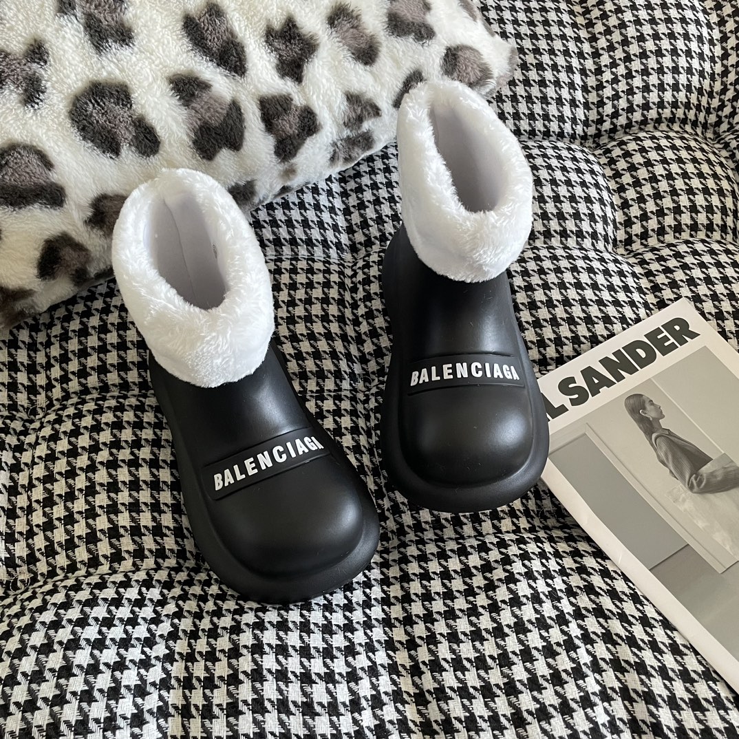 BALENCIAGA 54.66$  code 356-6803-R gallery