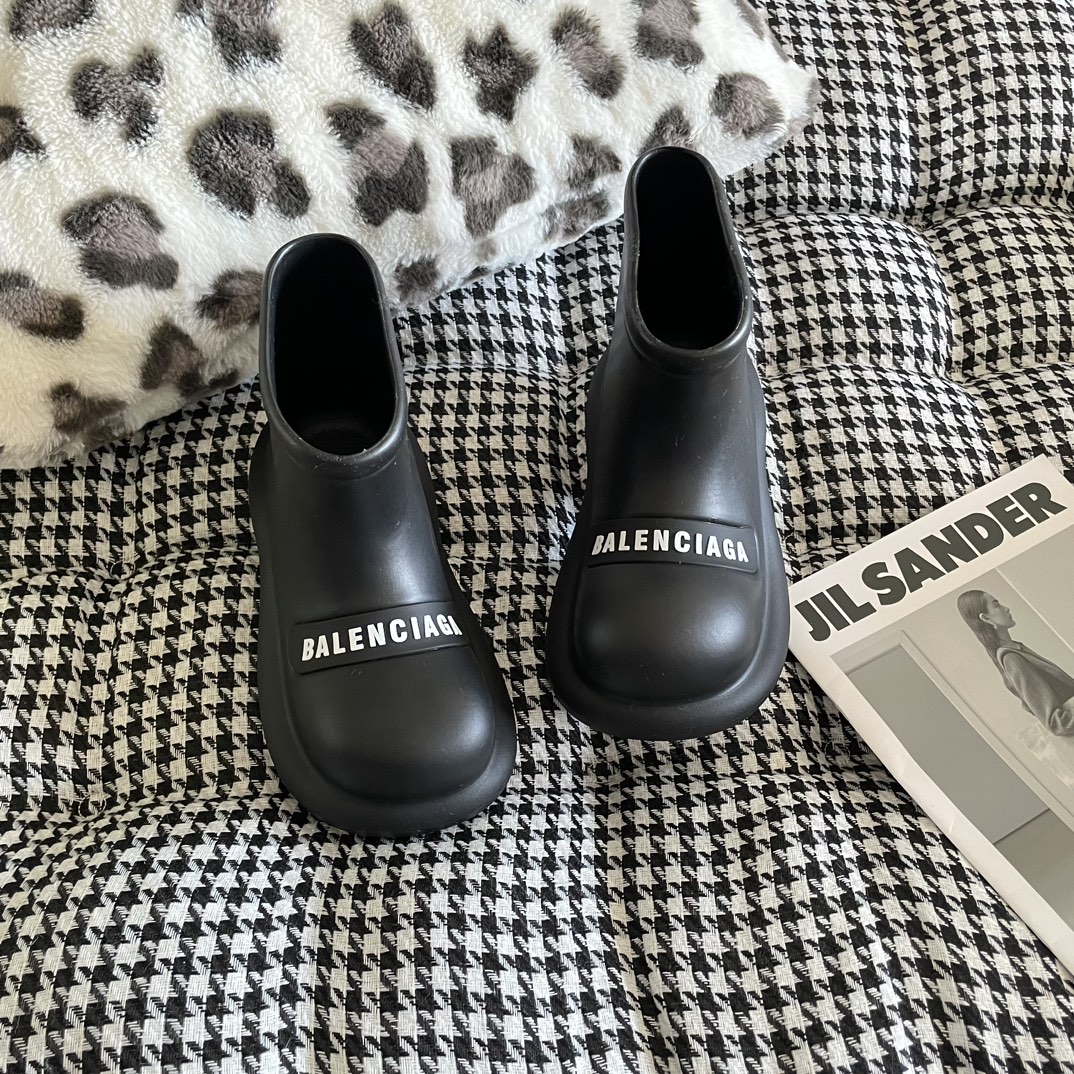 BALENCIAGA 54.66$  code 356-6803-R gallery