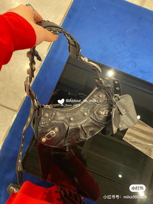 BALENCIAGA $86 gallery