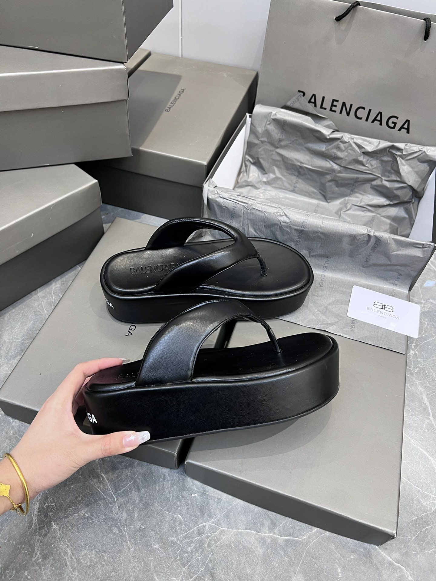 BALENCIAG  45.99$  code 449-6575-R gallery