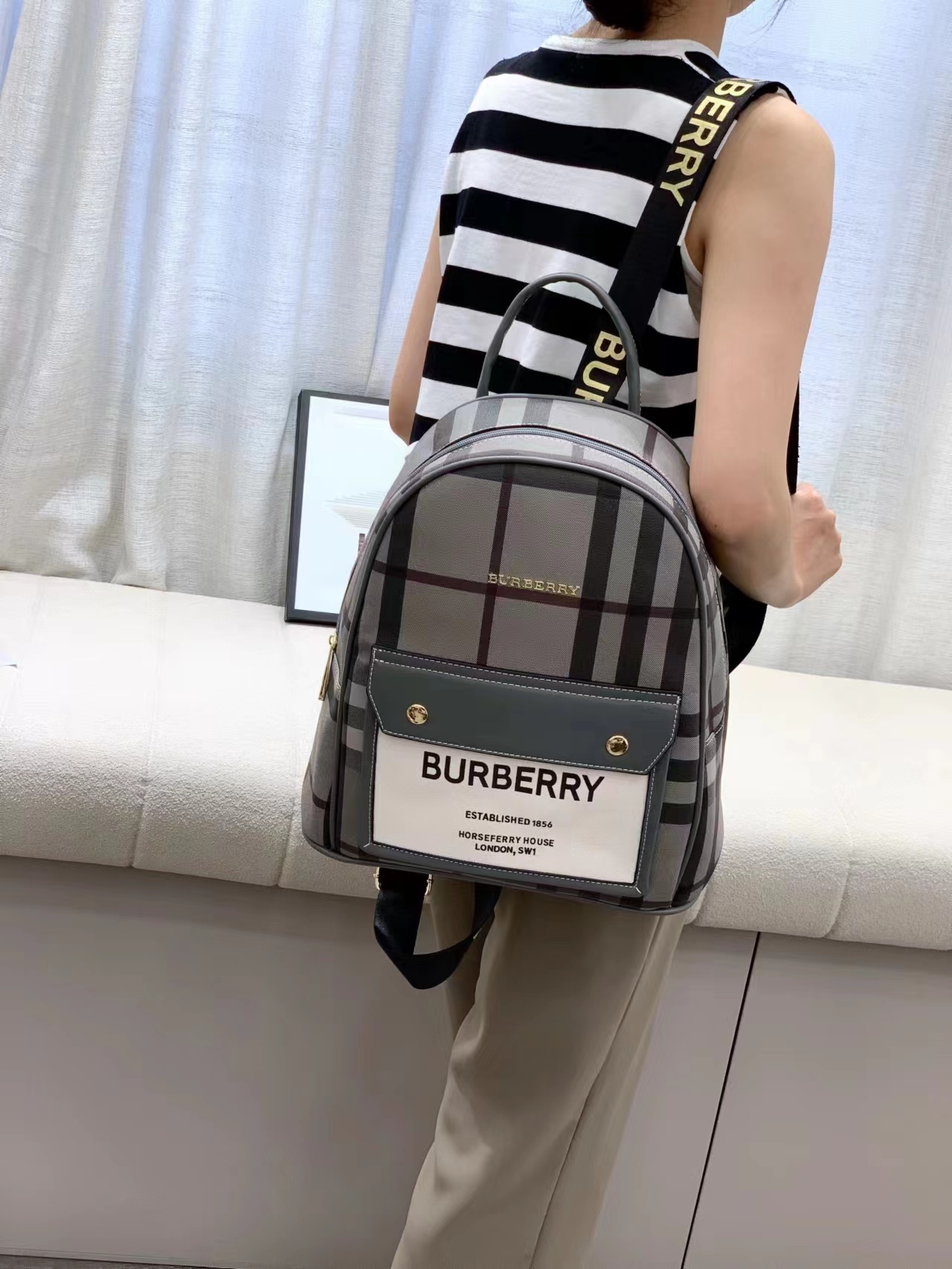 BURBERRY 36.73$    code  404-6760-R gallery