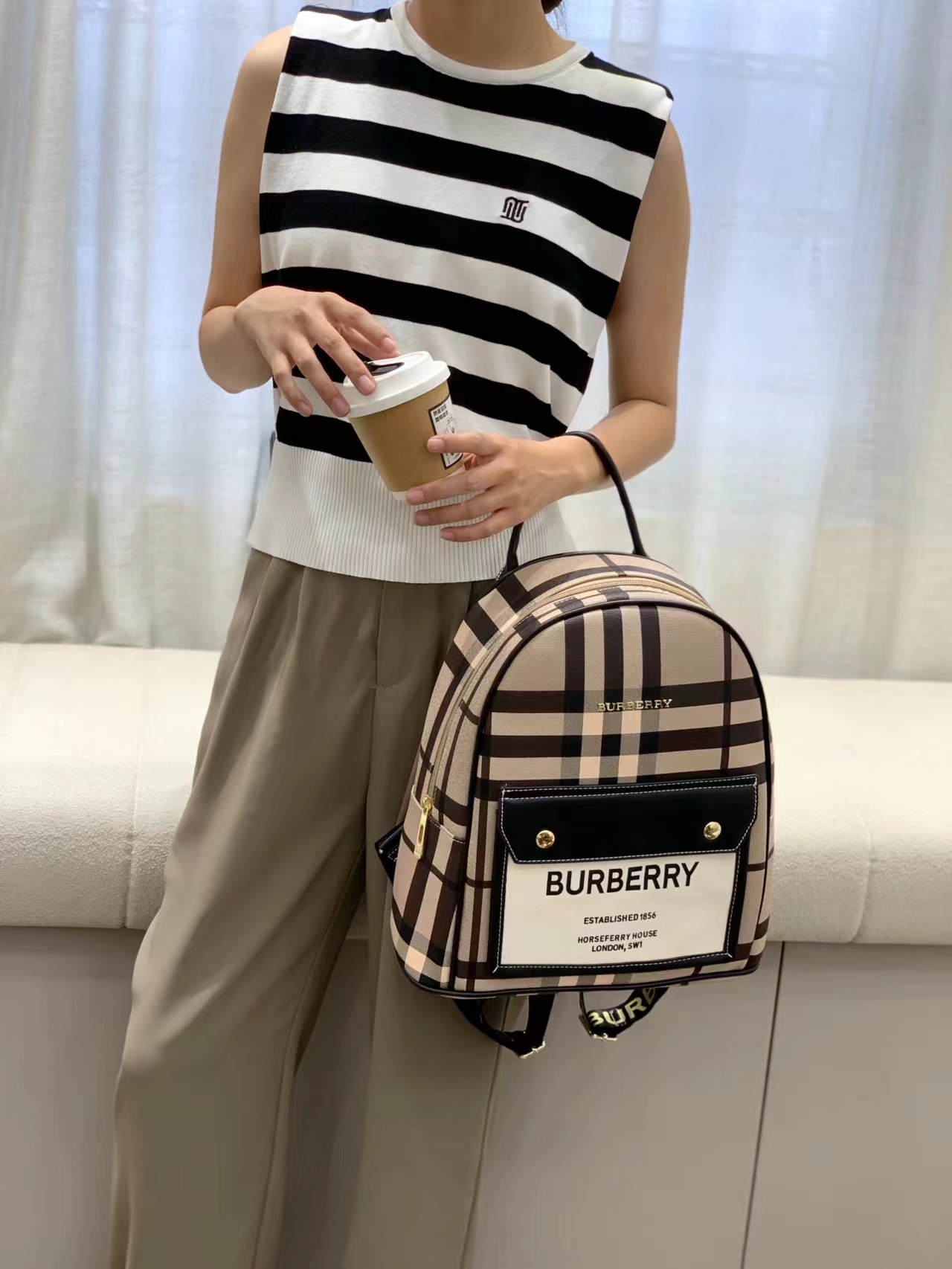 BURBERRY 36.73$    code  404-6760-R gallery