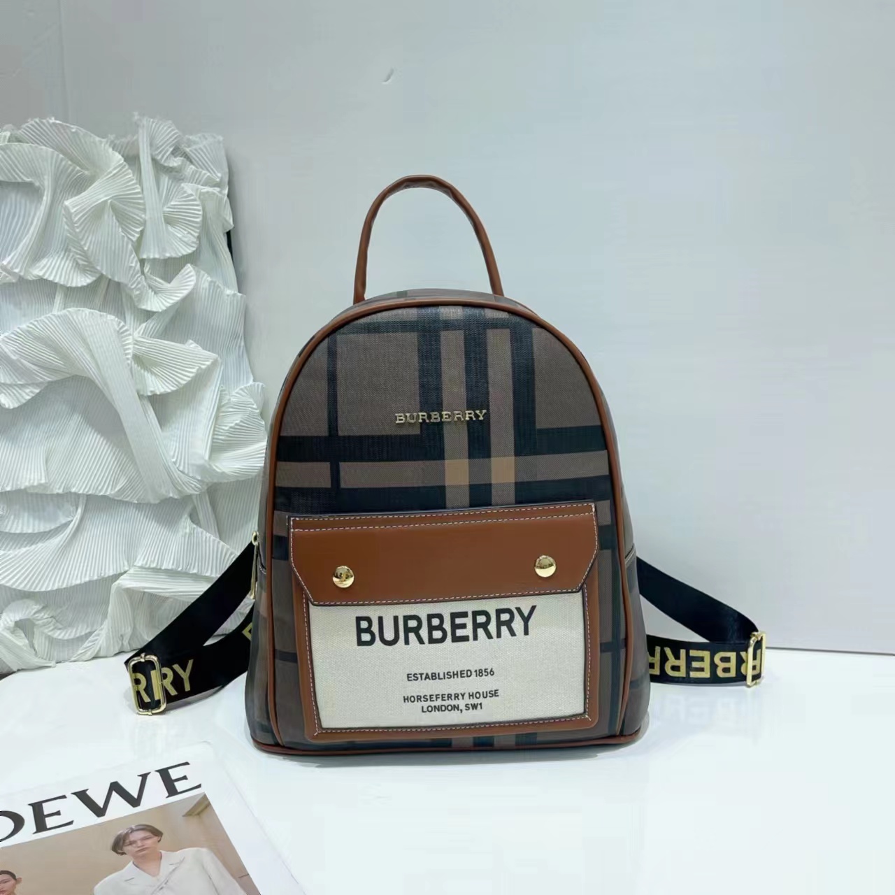 BURBERRY 36.73$    code  404-6760-R gallery