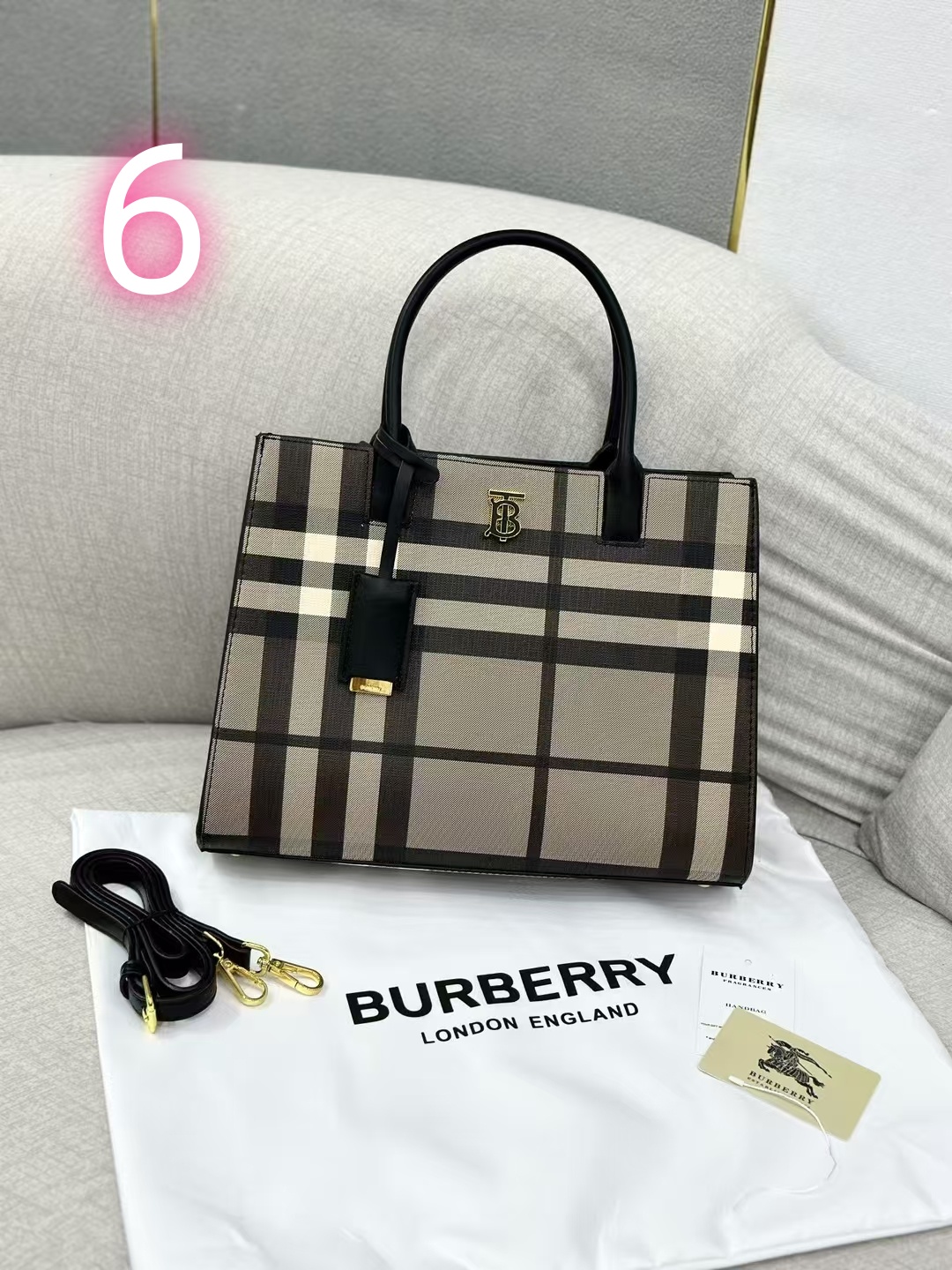 BURBERRY  42.99$   CODE 404-7266-R gallery