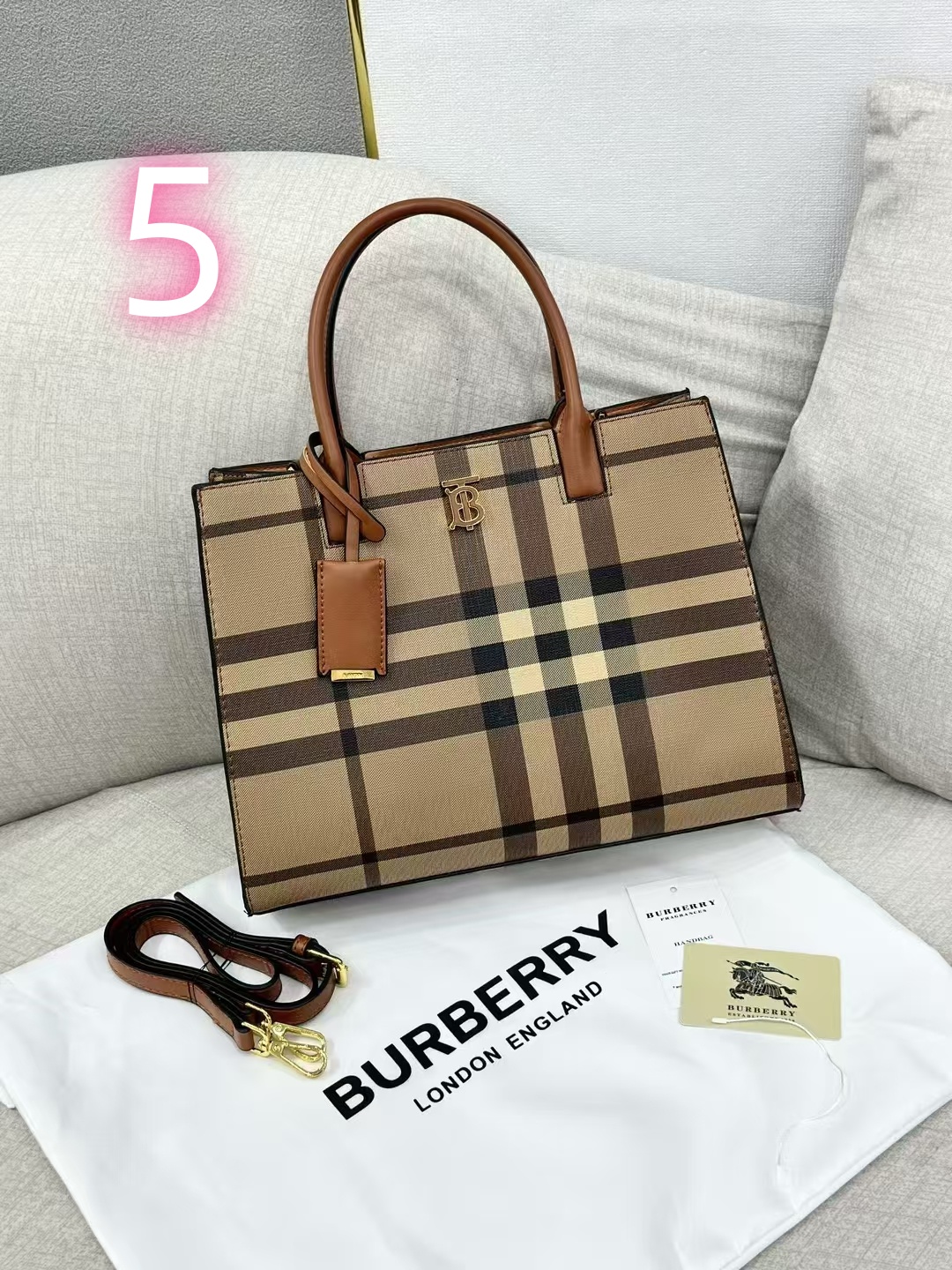 BURBERRY  42.99$   CODE 404-7266-R gallery