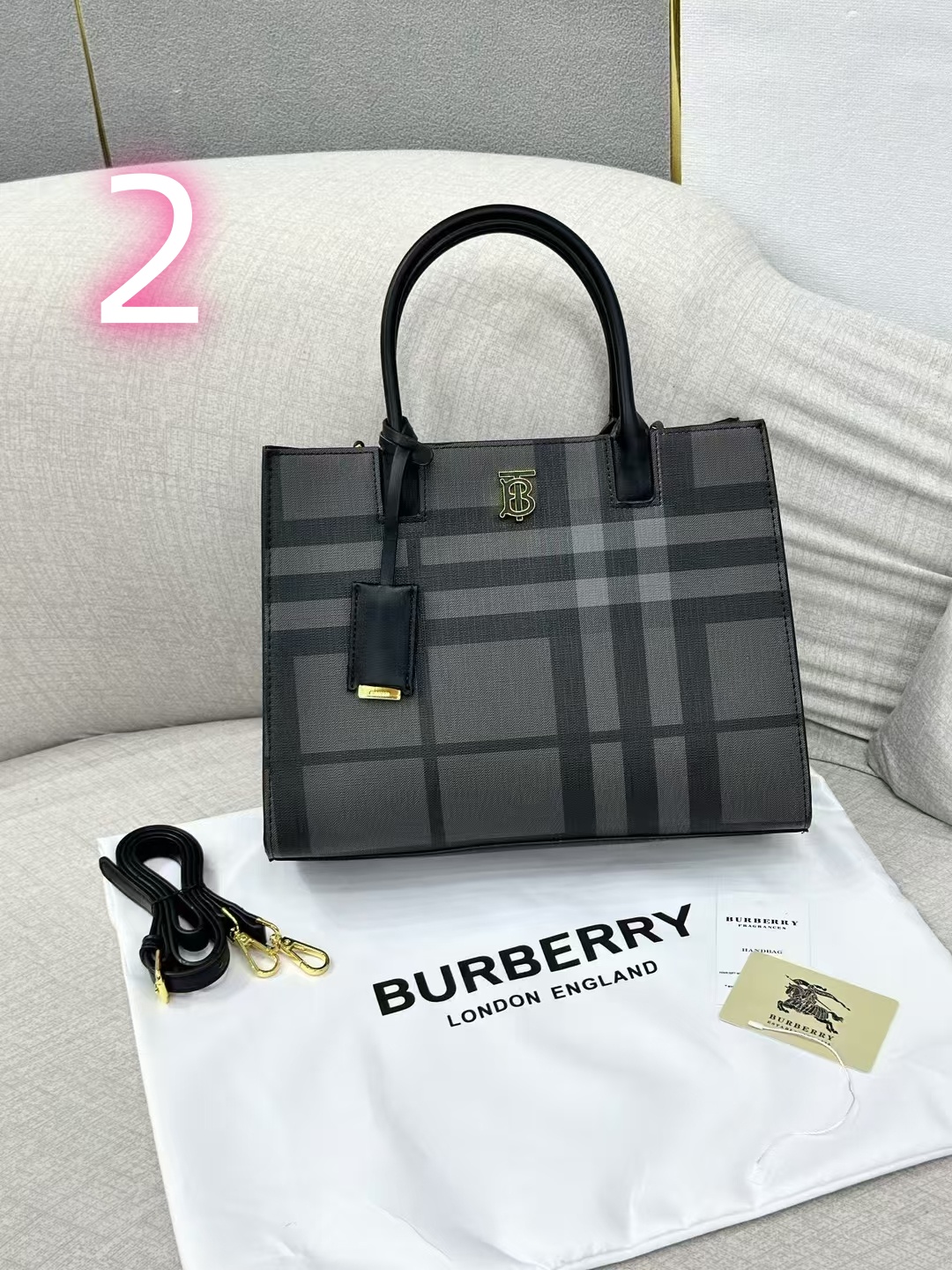 BURBERRY  42.99$   CODE 404-7266-R gallery