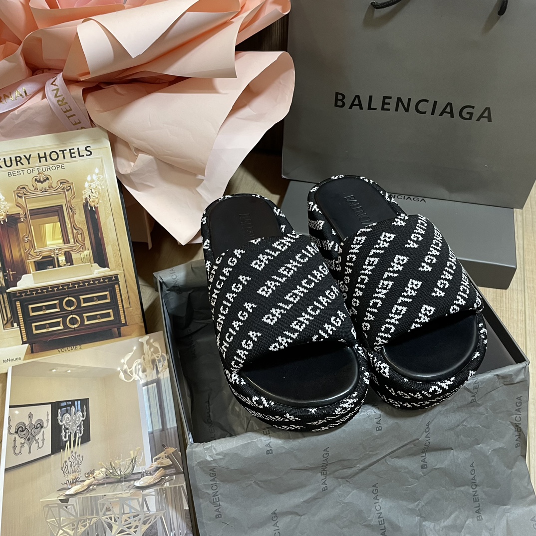 Balenciaga 48.15$  CODE 449-6927-R gallery