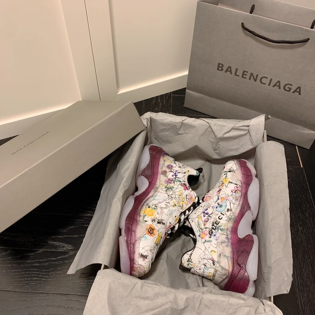 Balenciaga $106 gallery