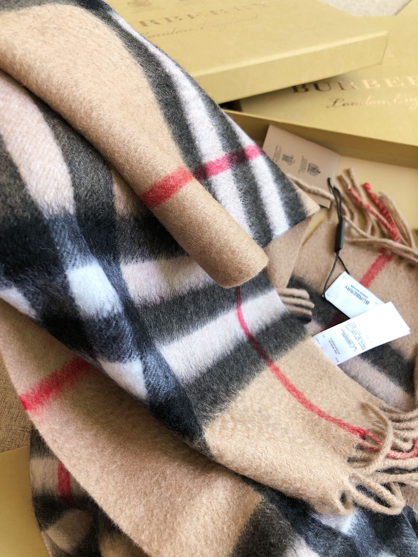 Burberry 25.66$ code 391-6755-R gallery