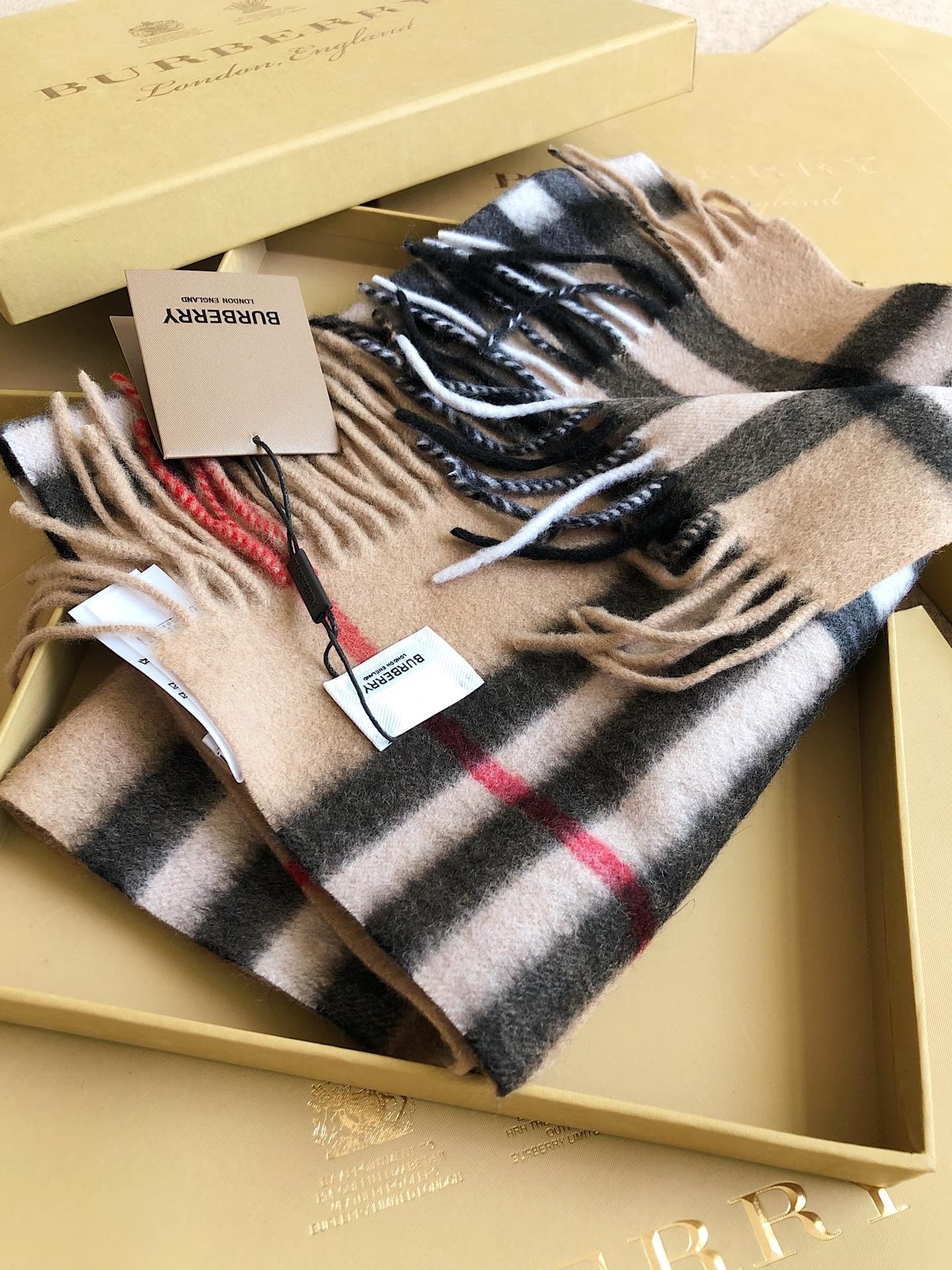 Burberry 25.66$ code 391-9622-T gallery