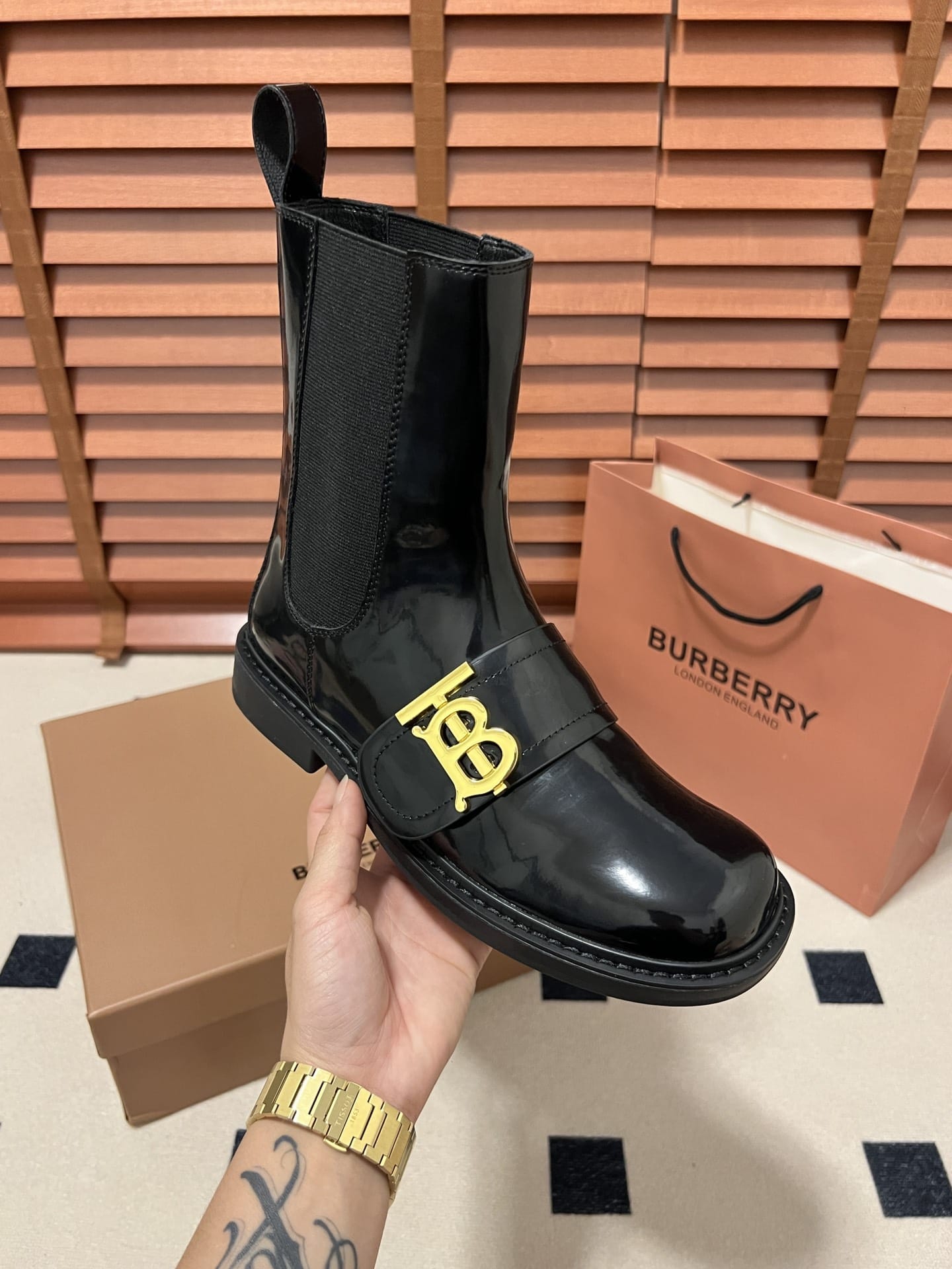 Burberry Boots 50$    10046-T gallery