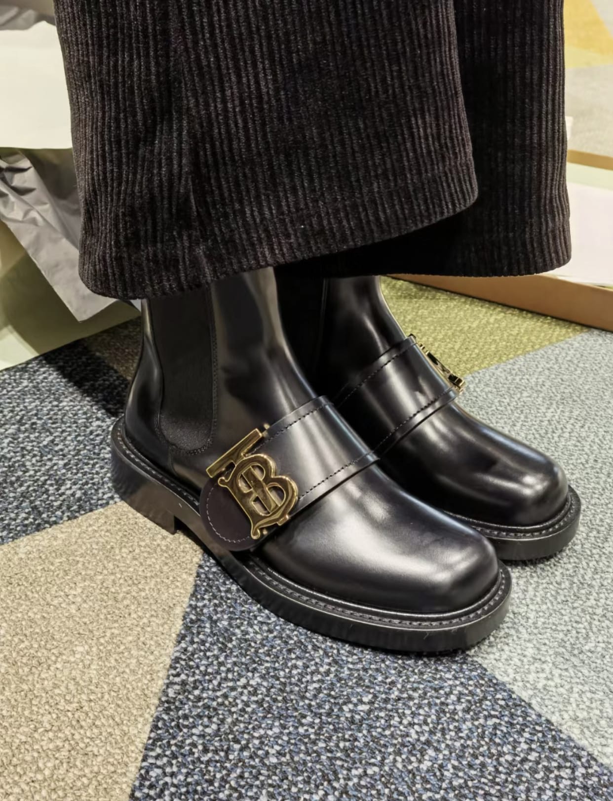 Burberry Boots 50$    10046-T gallery