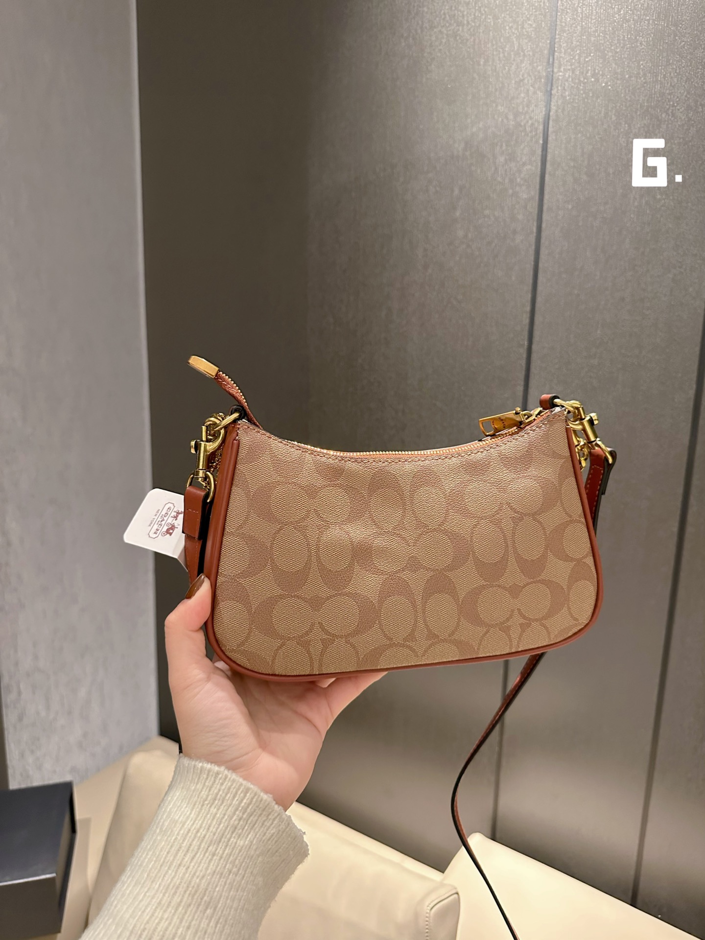 COACH 53.66$  code 306-6620-R gallery