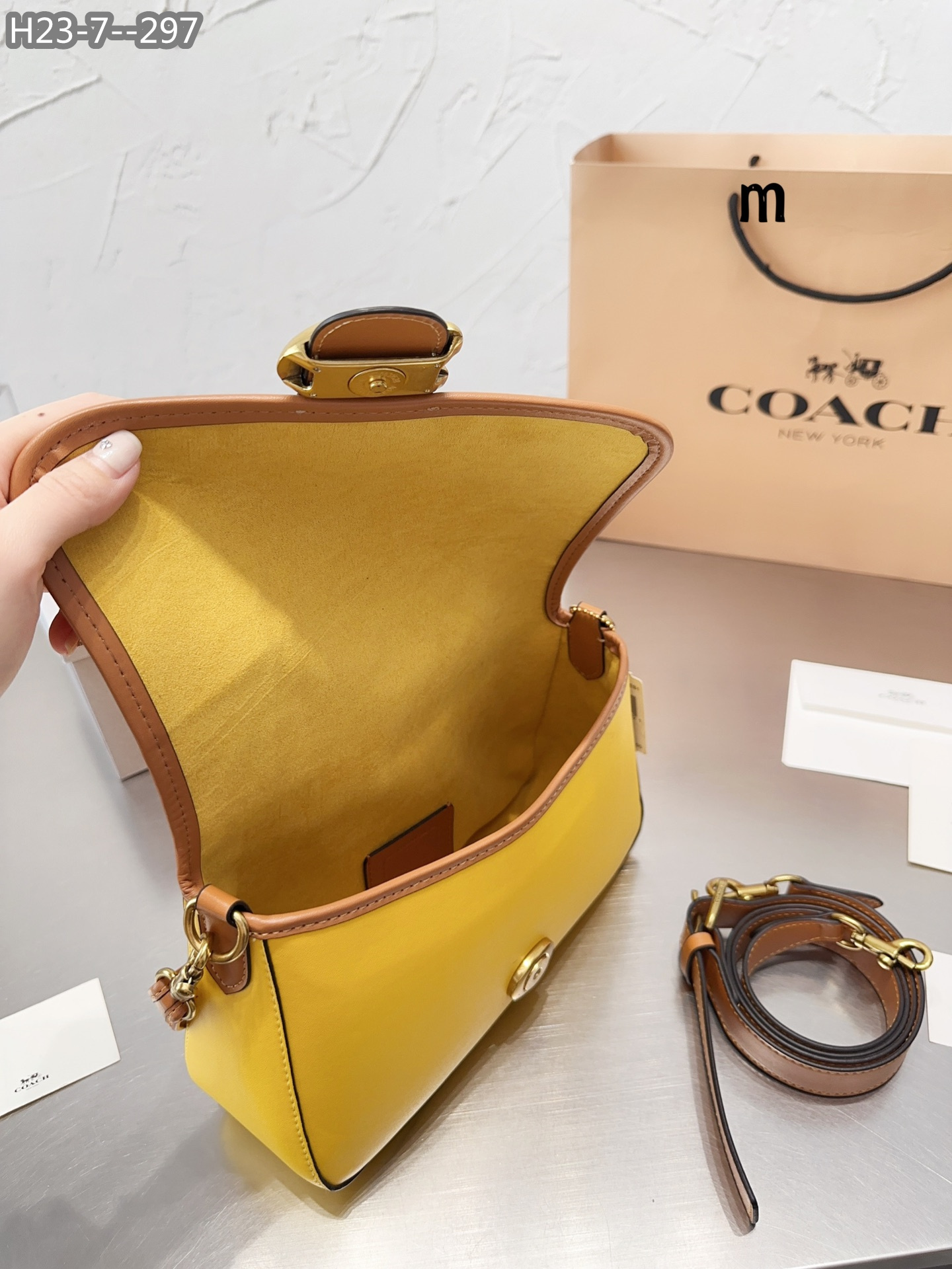 COACH 58.66$  code 306-6632-R gallery