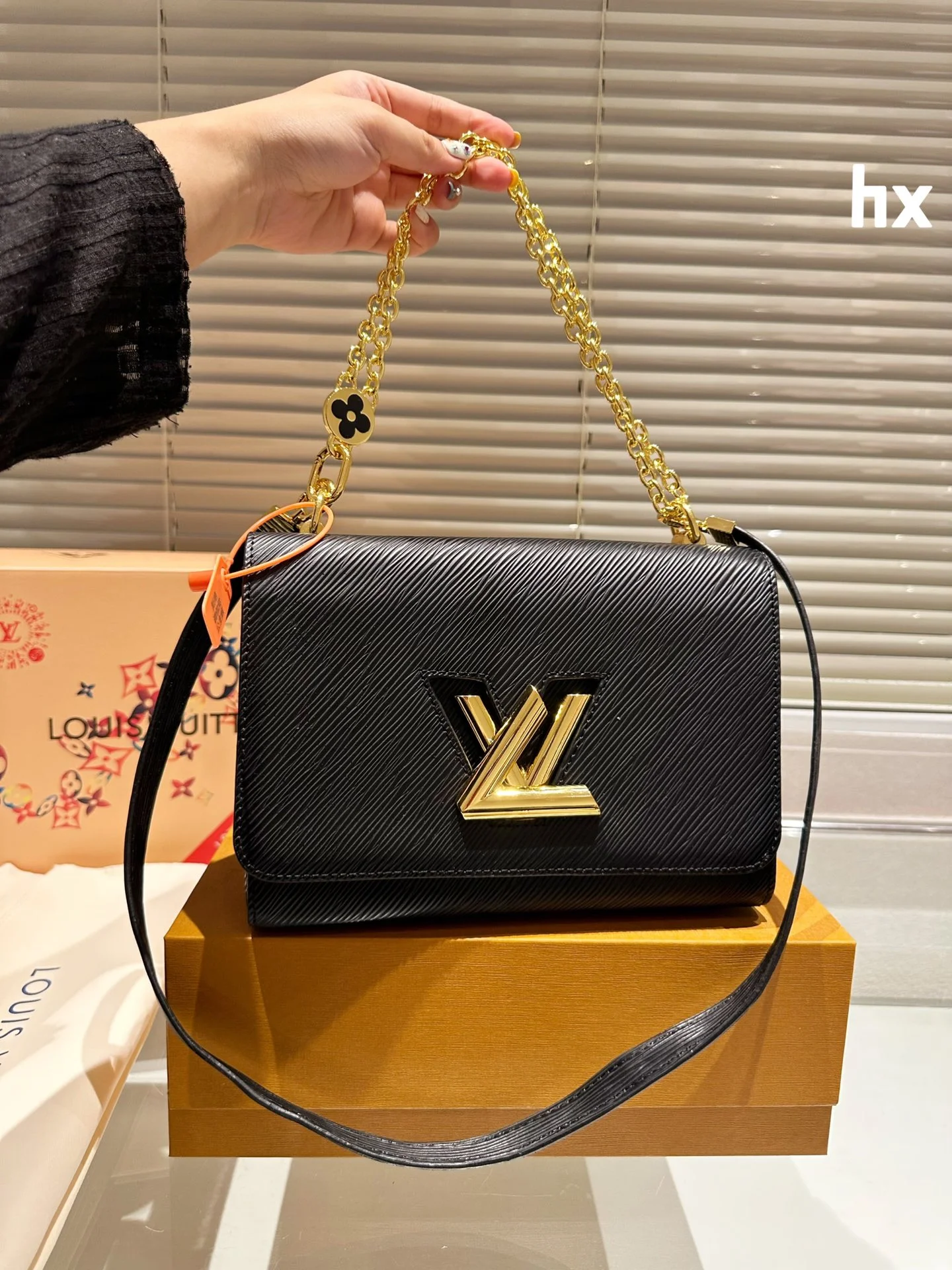 CODE:3310-55.99$-LV-with box gallery