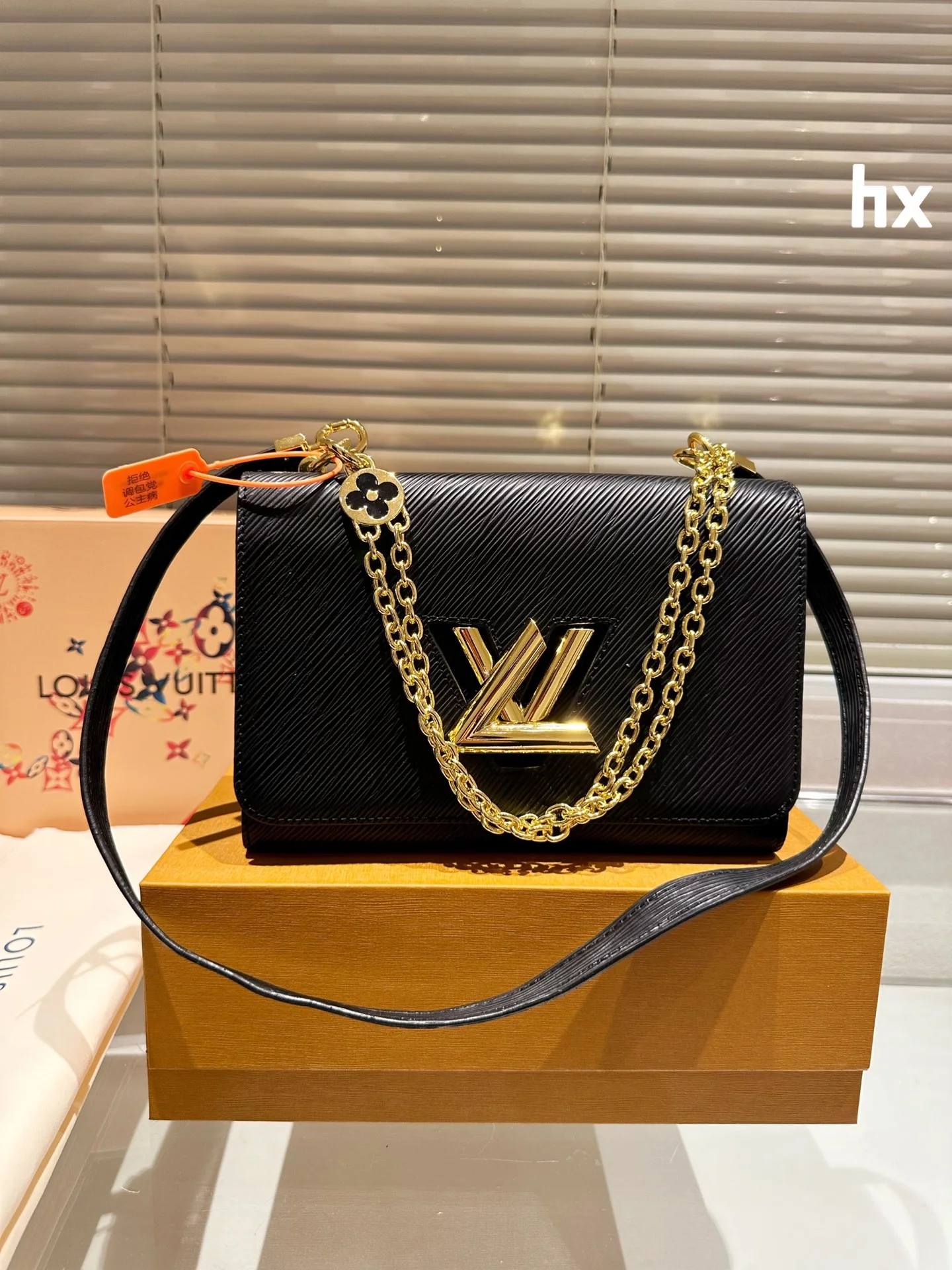 CODE:3310-55.99$-LV-with box gallery