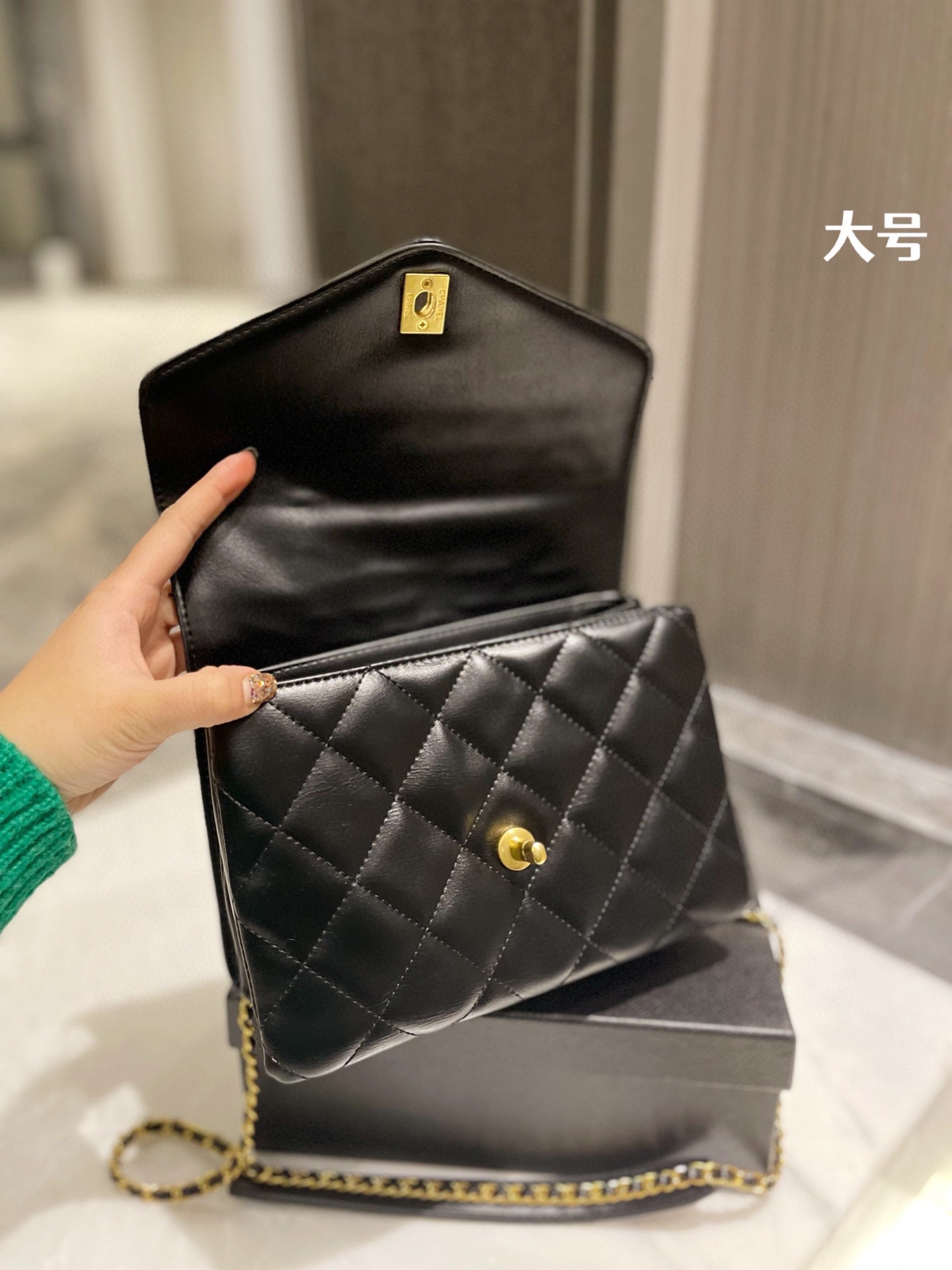 Chanel 51.99$ code 472-5944-R gallery