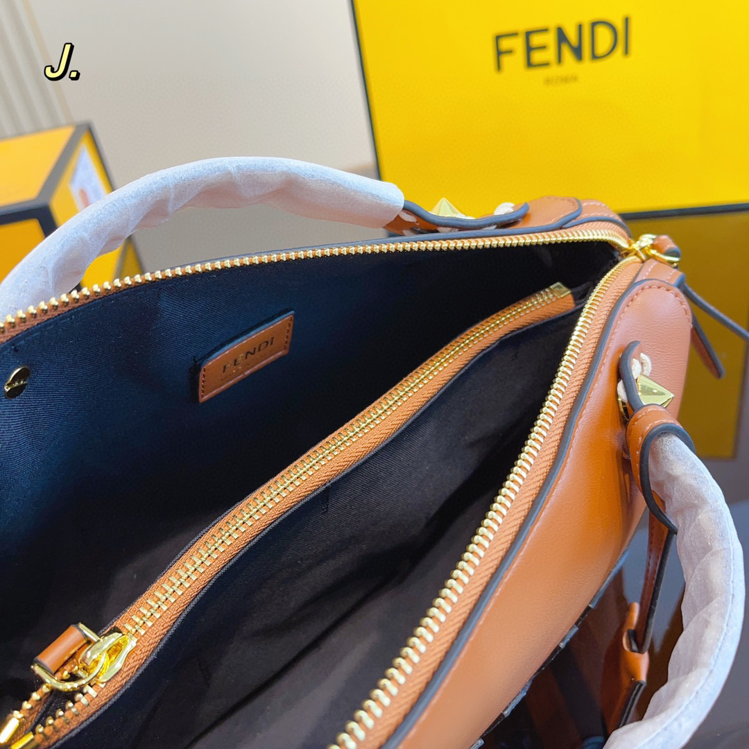 FENDI 56.86$    CODE 306-7189-R gallery