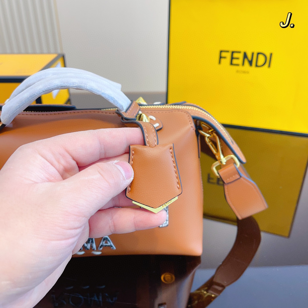 FENDI 56.86$    CODE 306-7189-R gallery