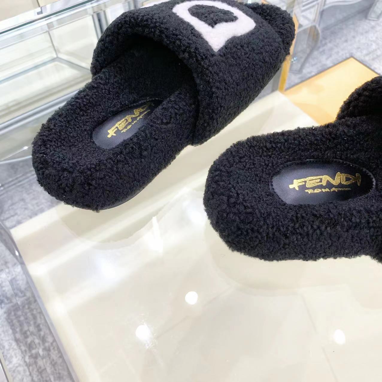 Fendi 37.84$ CODE 449-6159-R gallery