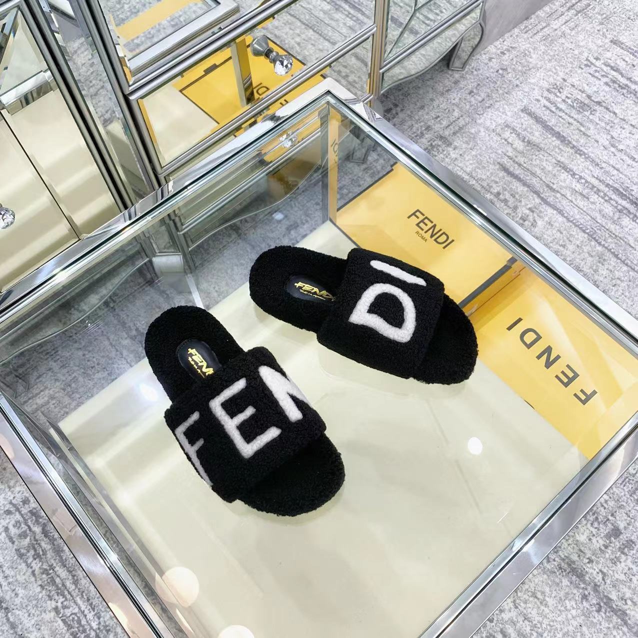 Fendi 37.84$ CODE 449-6159-R gallery