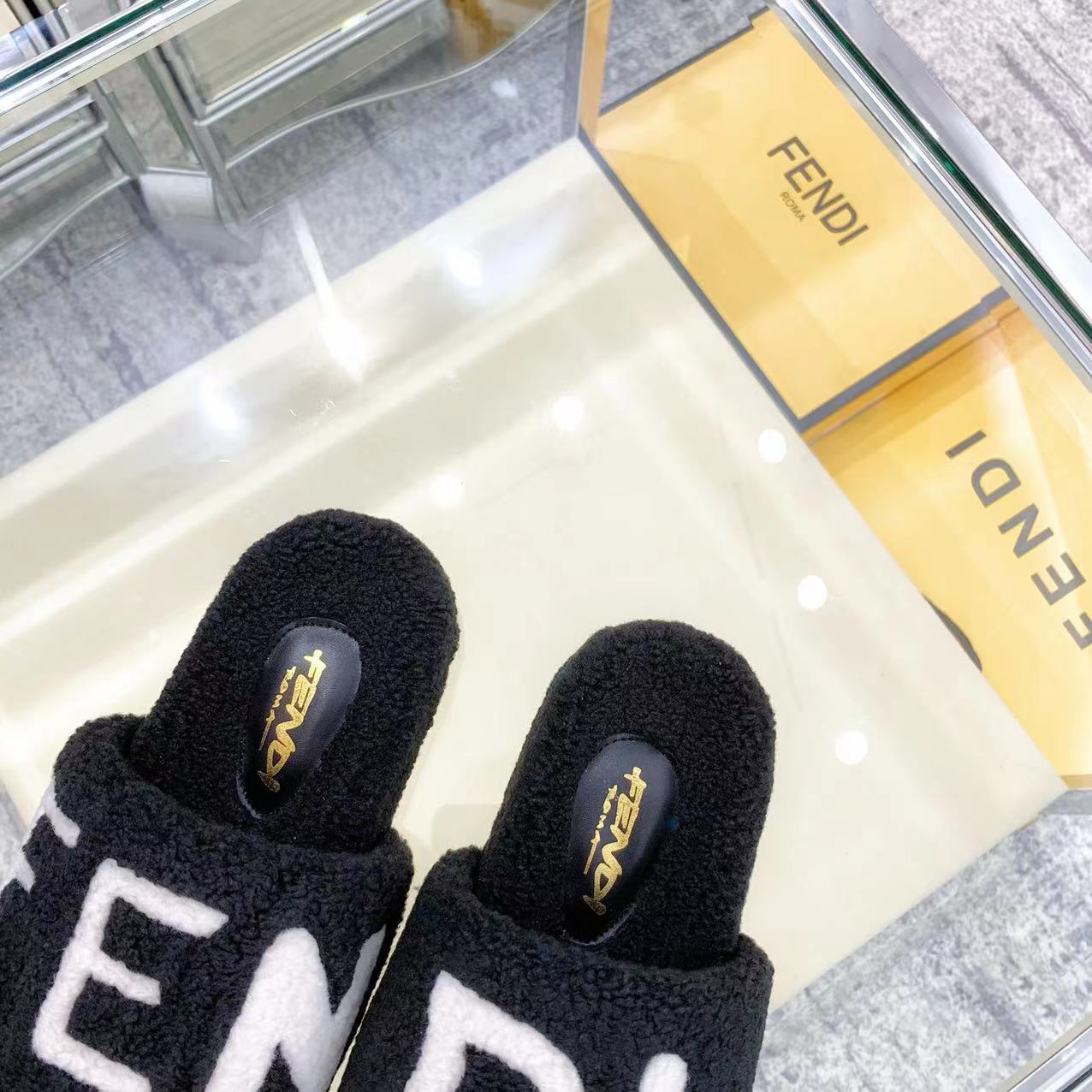 Fendi 37.84$ CODE 449-6159-R gallery