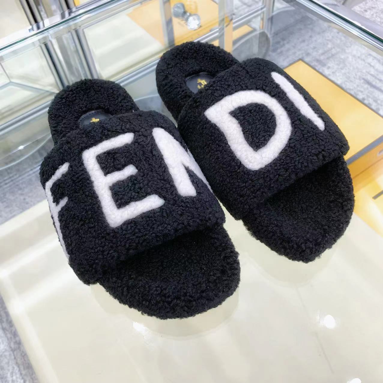 Fendi 37.84$ CODE 449-6159-R gallery