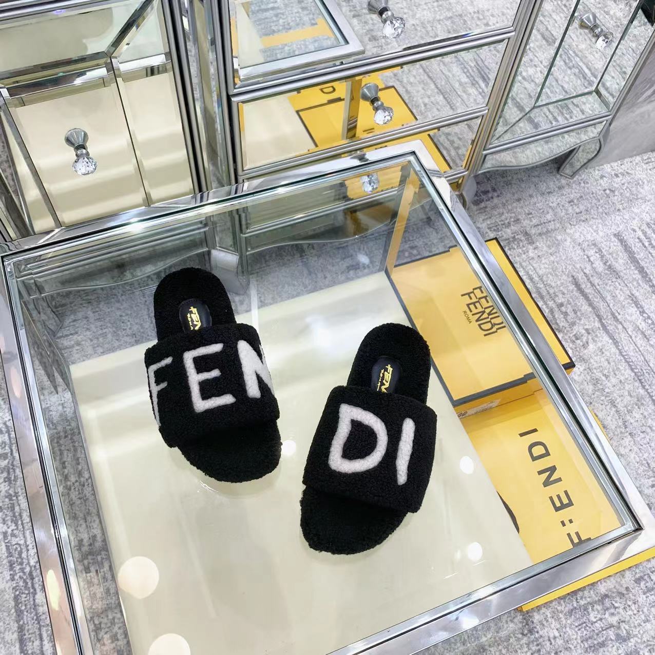 Fendi 37.84$ CODE 449-6159-R gallery