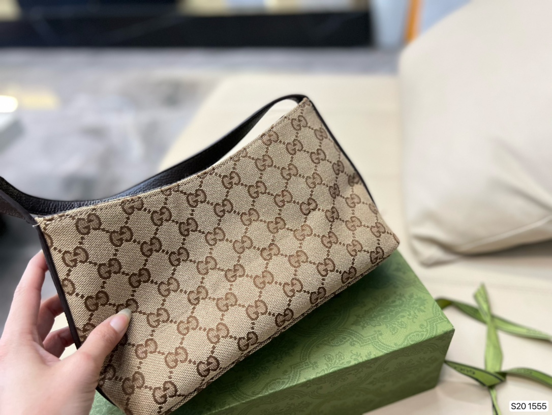 GUCCI 59.99$ CODE 306-6169-R gallery