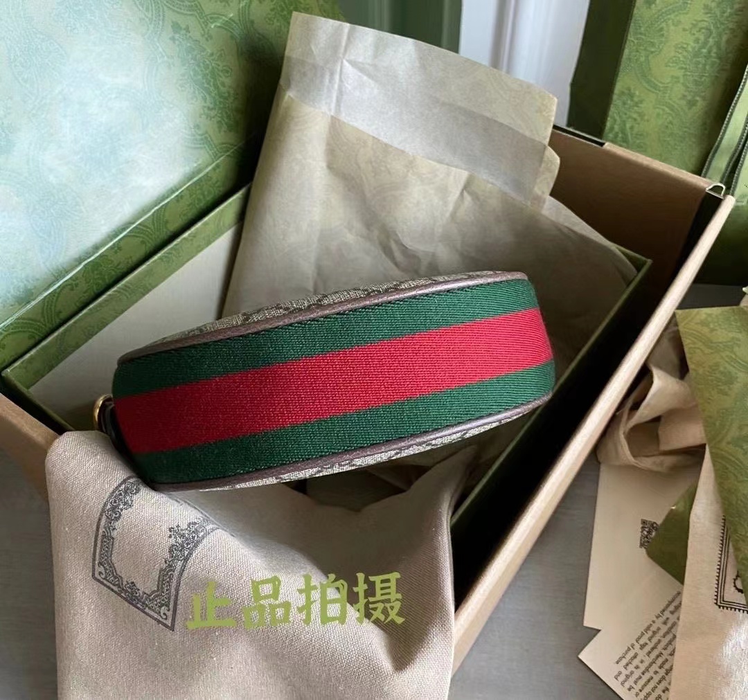 GUCCI  42.11$   编号472-5560-R gallery