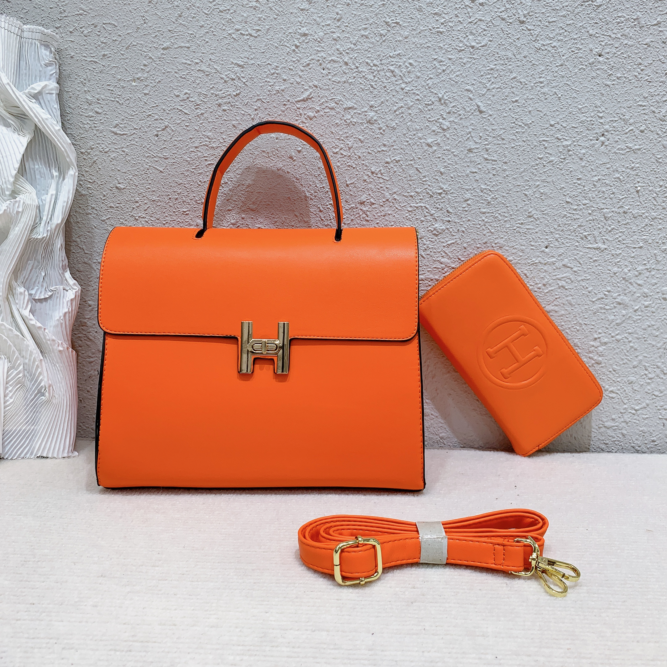 Hermes Code 404-6664-R   46.99$ gallery